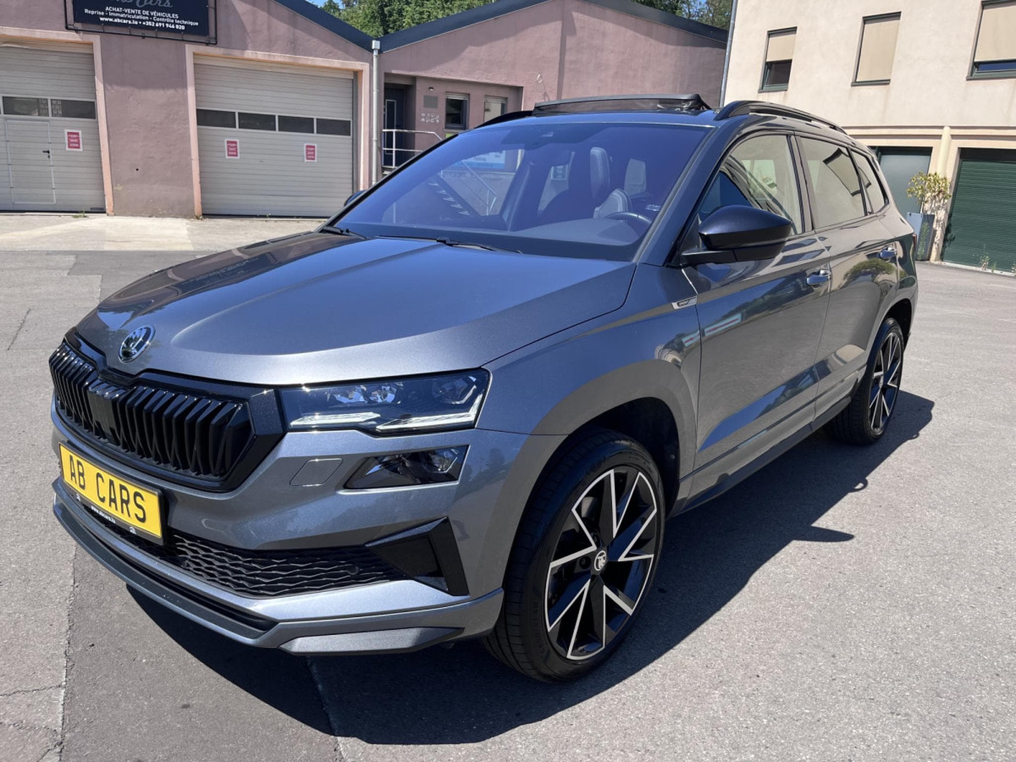Skoda Karoq 2.0 Tsi Sportline DSG 4x4 Pano AHK Keyless (2023) - Photo 28