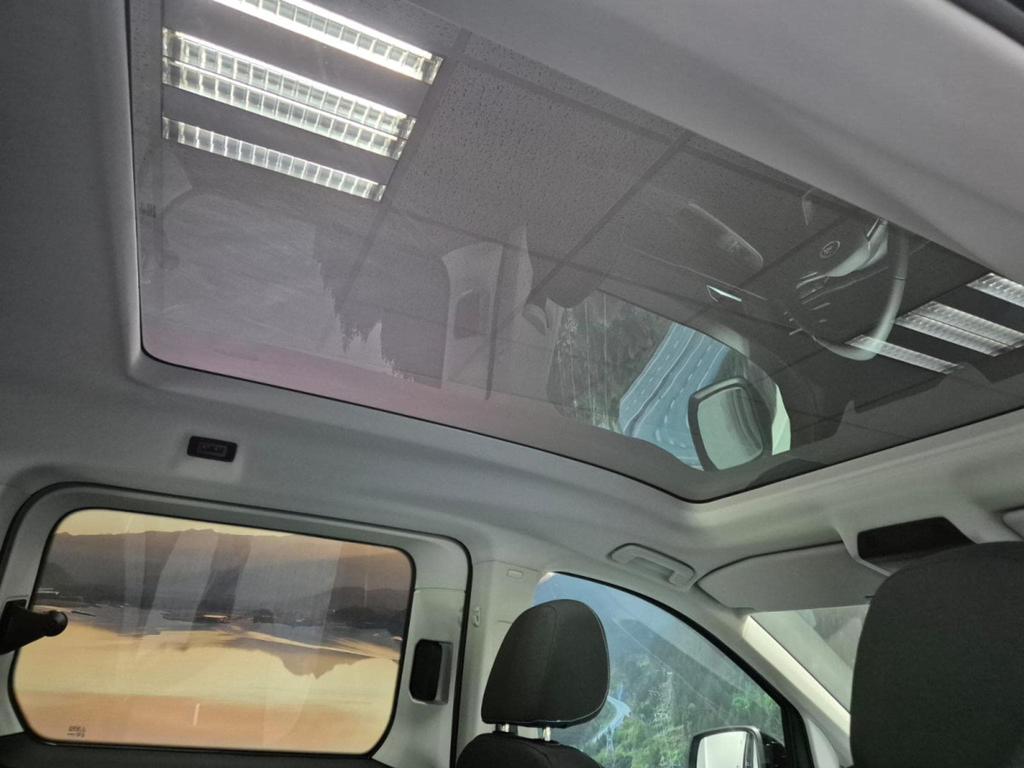 Ford Tourneo Active 2.0 Ecoblue 122cv M6 AWD (2026) - Photo 10