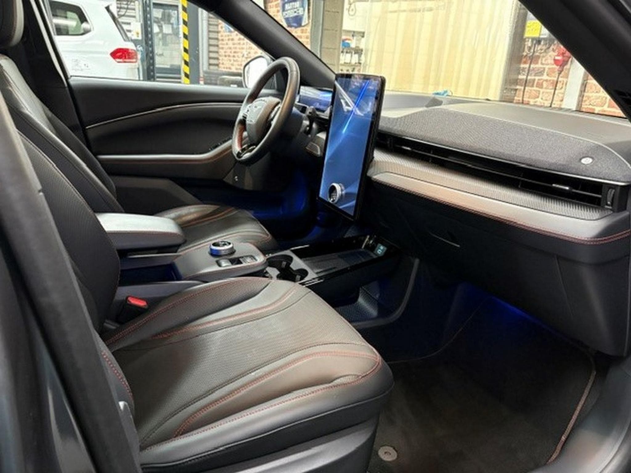 Ford Mustang Mach-E Mustang Mach-E 374cv 99Kw/h AWD RANGE PREMIUM (2024) - Photo 8