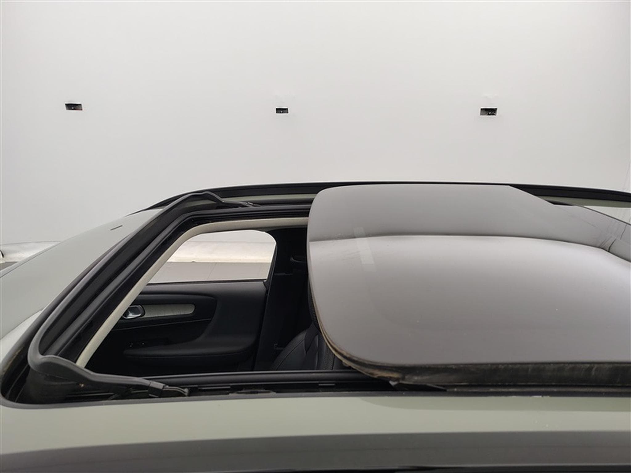 Volvo XC40 2.0 B3 MHEV Ultra Dark Limited Edition DCT (2024) - Photo 19