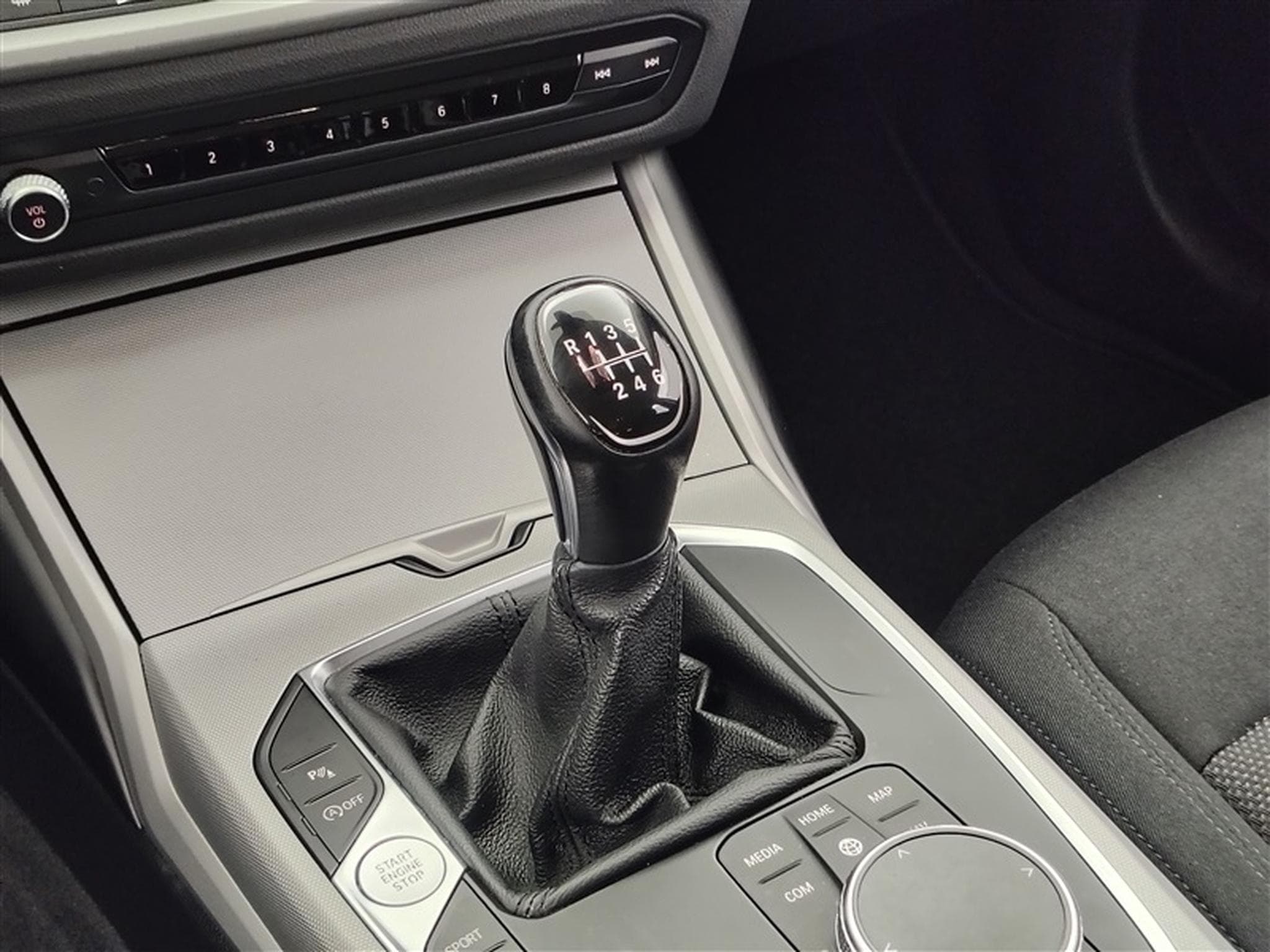 BMW 318 Touring 318i Business NAVI/LED/JA17/PDC (2022) - Photo 12