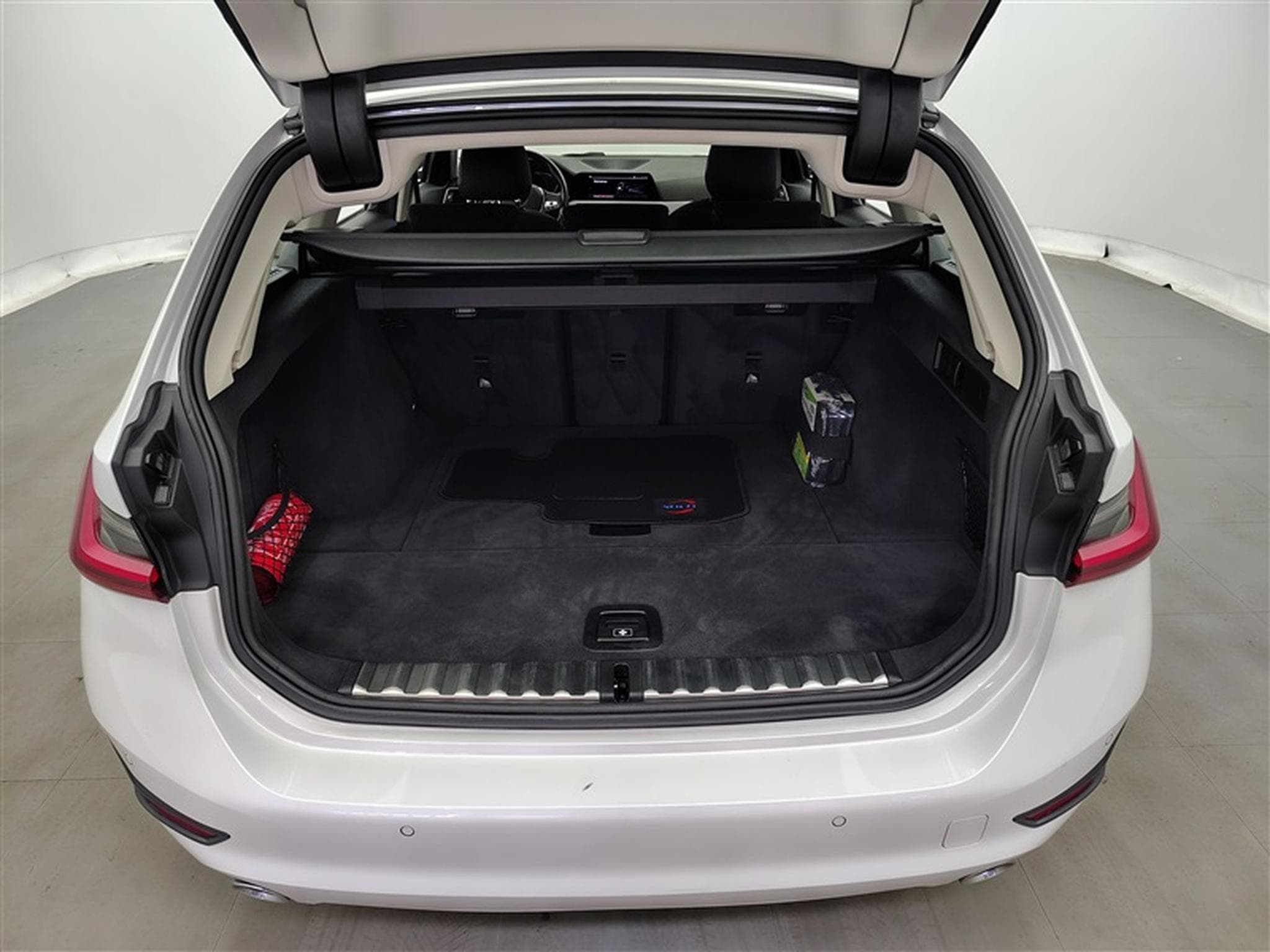 BMW 318 Touring 318i Business NAVI/LED/JA17/PDC (2022) - Photo 14