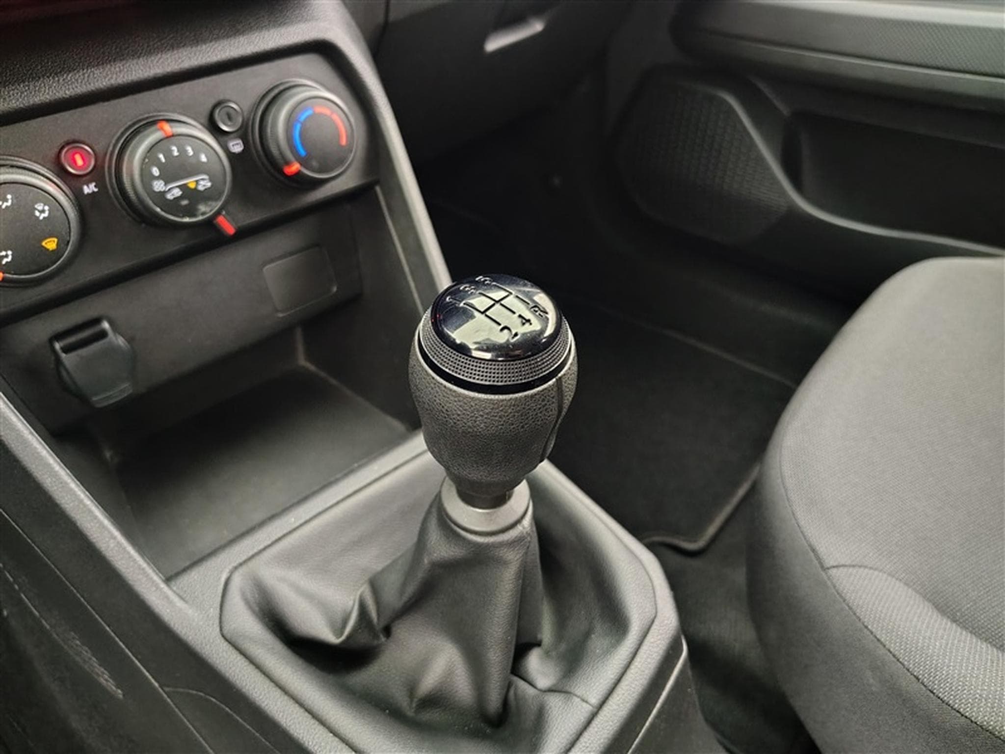 Dacia Sandero 1.0i SCe Comfort CARPLAY / PDC (2023) - Foto 12