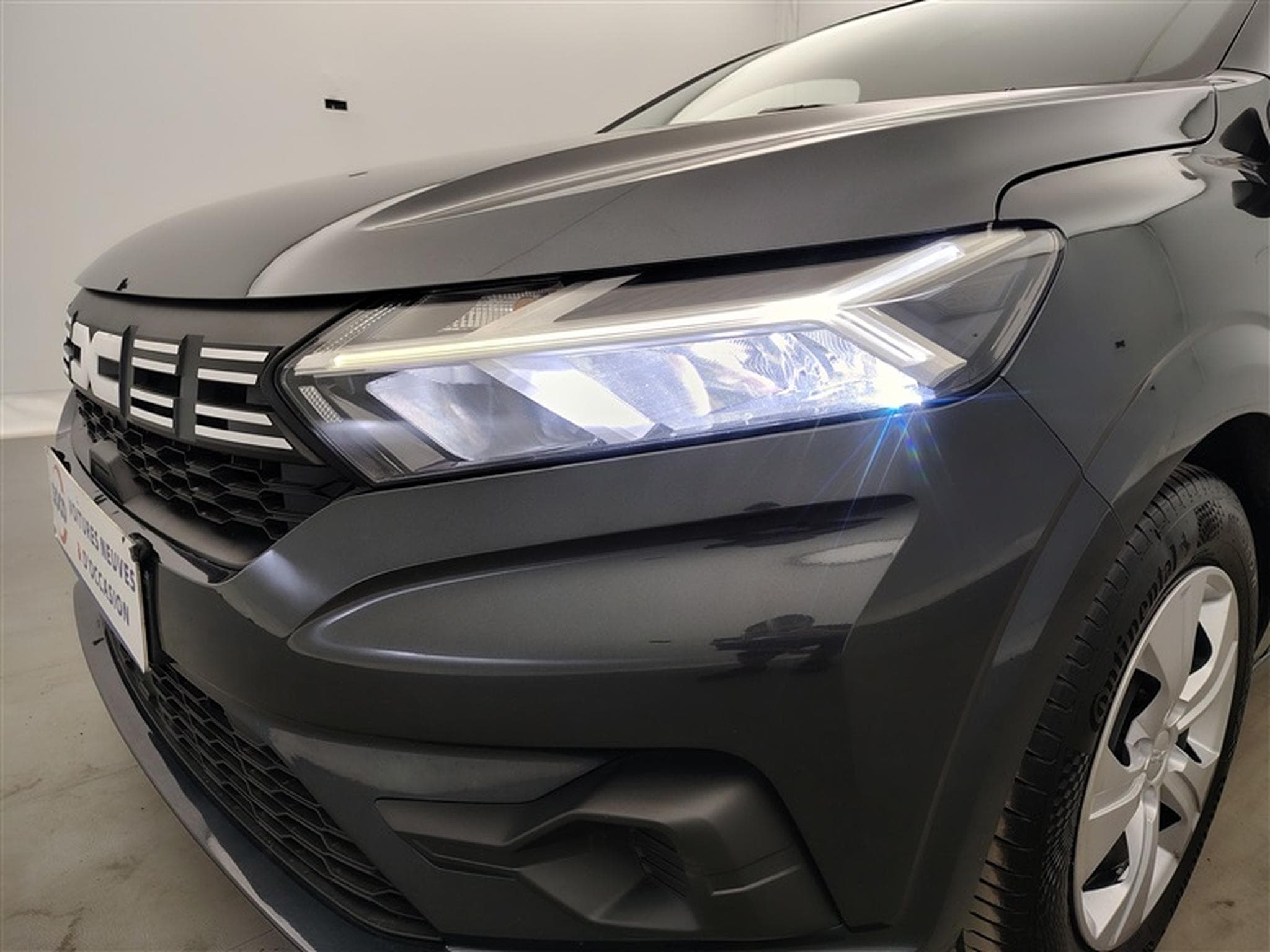 Dacia Sandero 1.0i SCe Comfort CARPLAY / PDC (2023) - Foto 15
