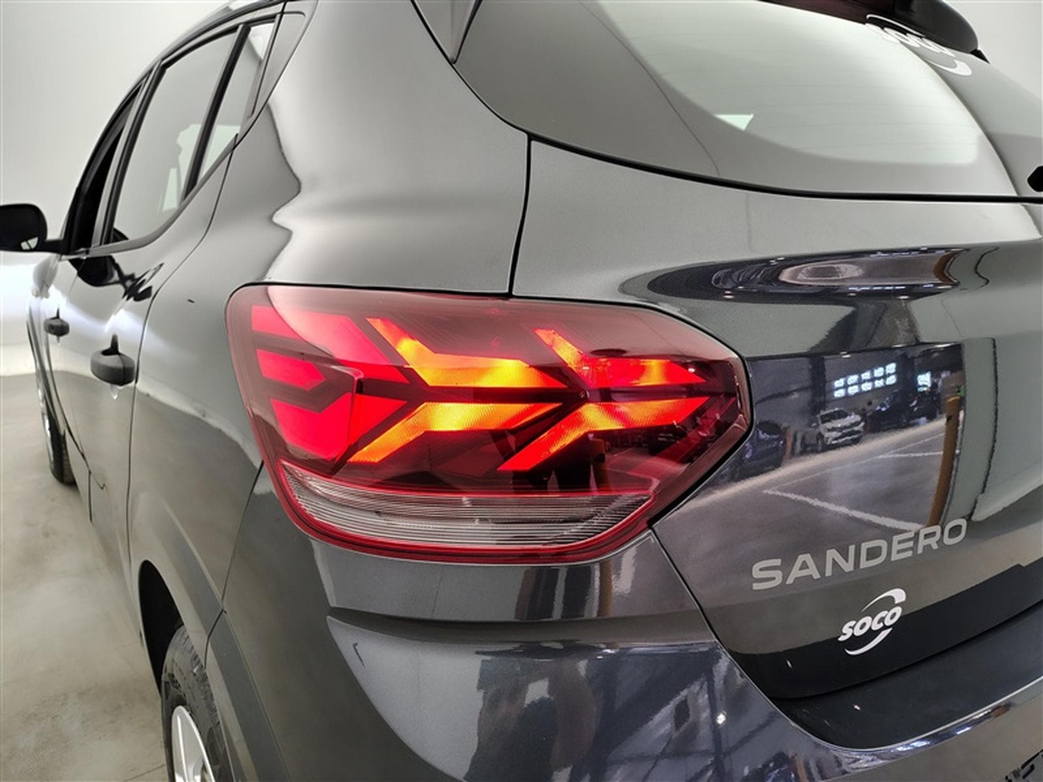 Dacia Sandero 1.0i SCe Comfort CARPLAY / PDC (2023) - Foto 16
