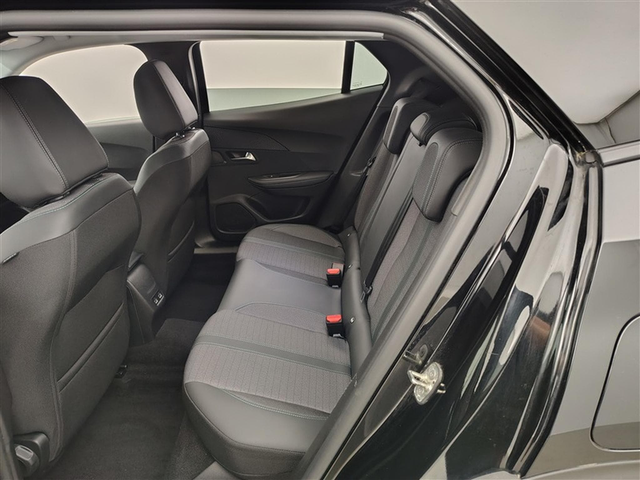Peugeot 2008 1.2 PureTech Allure Pack S&S (EU6.4) (2022) - Foto 13