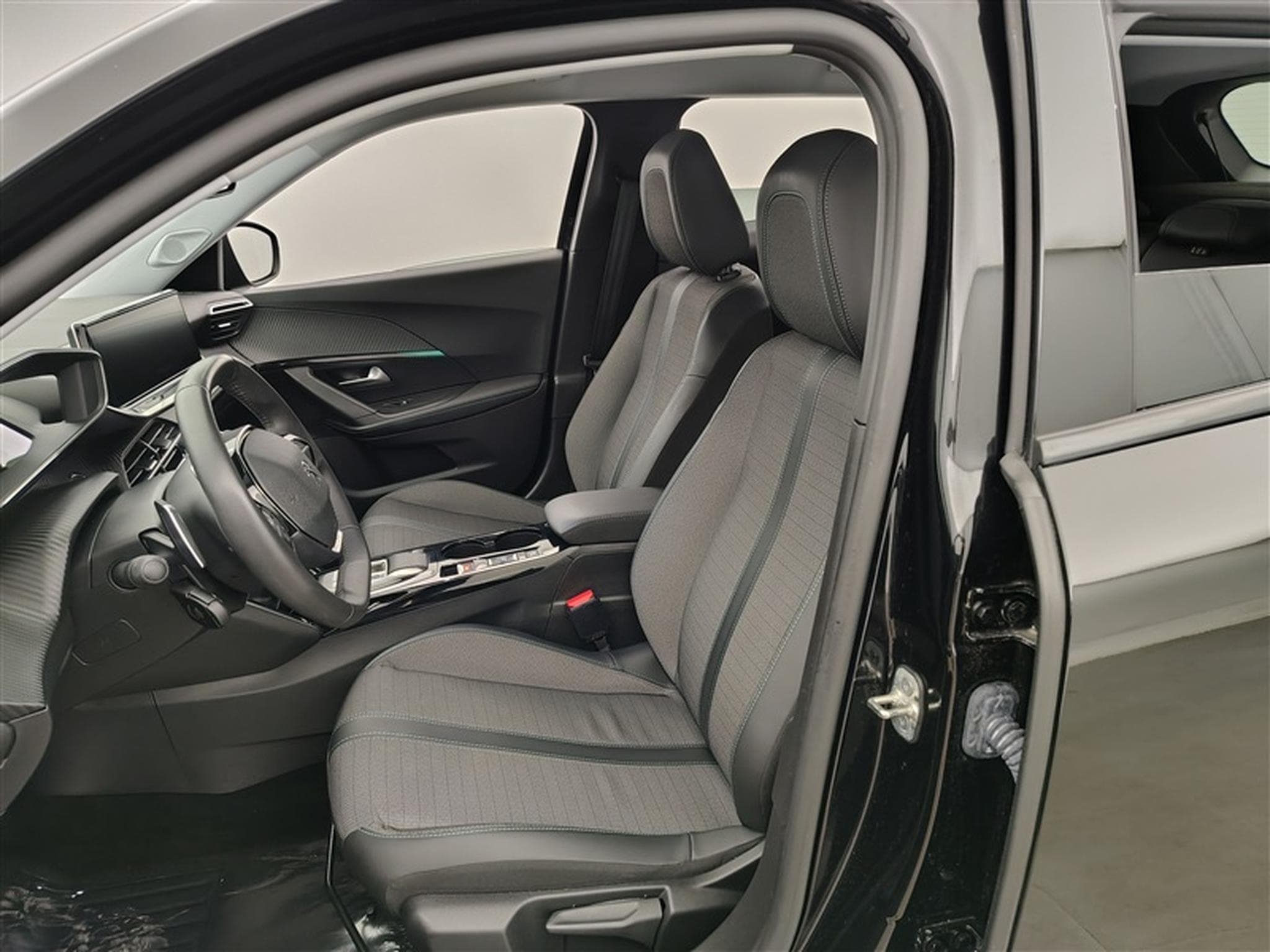 Peugeot 2008 1.2 PureTech Allure Pack S&S (EU6.4) (2022) - Foto 7