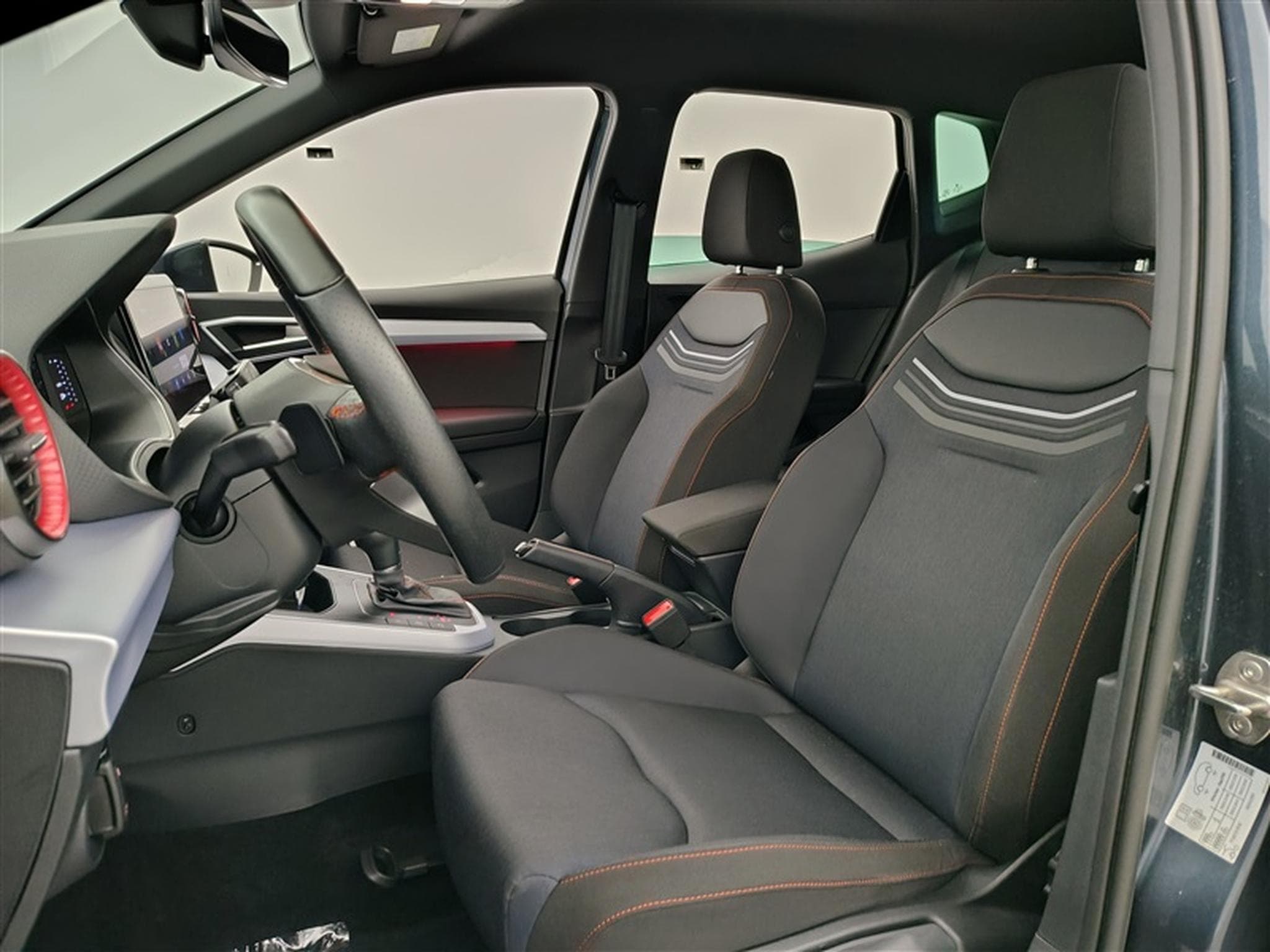 Seat Arona 1.0 TSI FR DSG NAVI / FULL LED / CARPLAY (2024) - Photo 7
