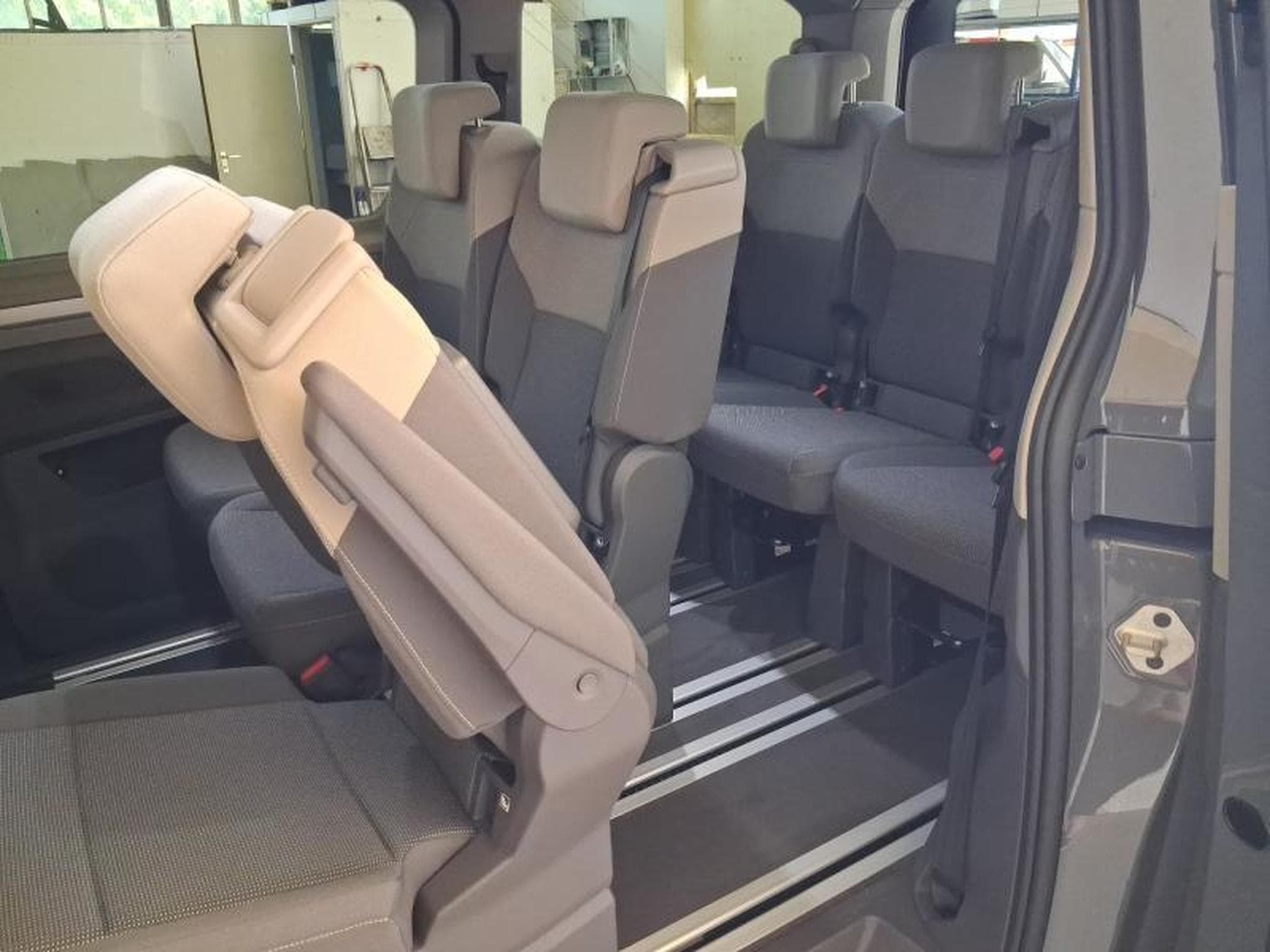 VW T7 Life LONG (2026) - Photo 12