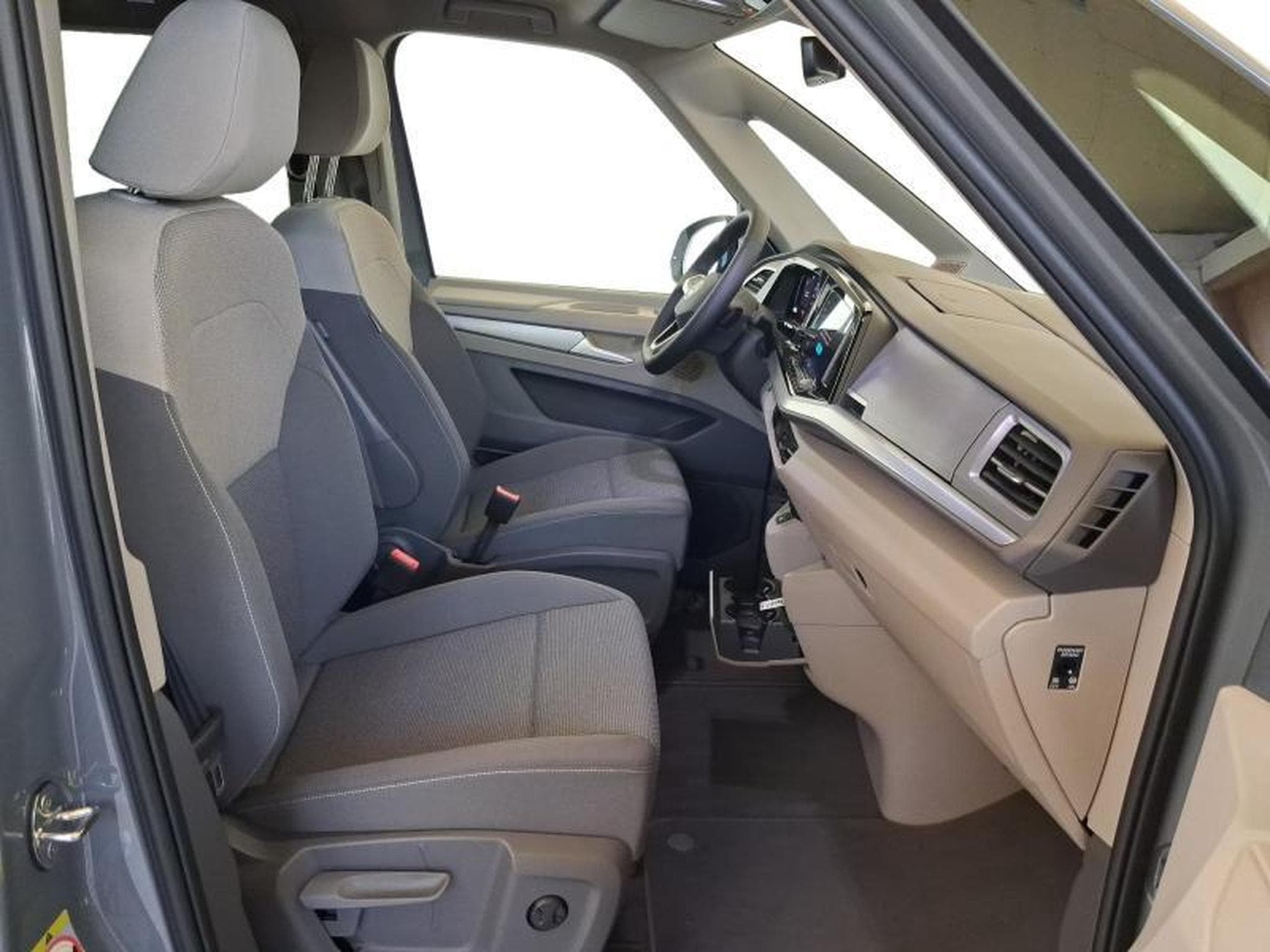 VW T7 Life LONG (2026) - Photo 13