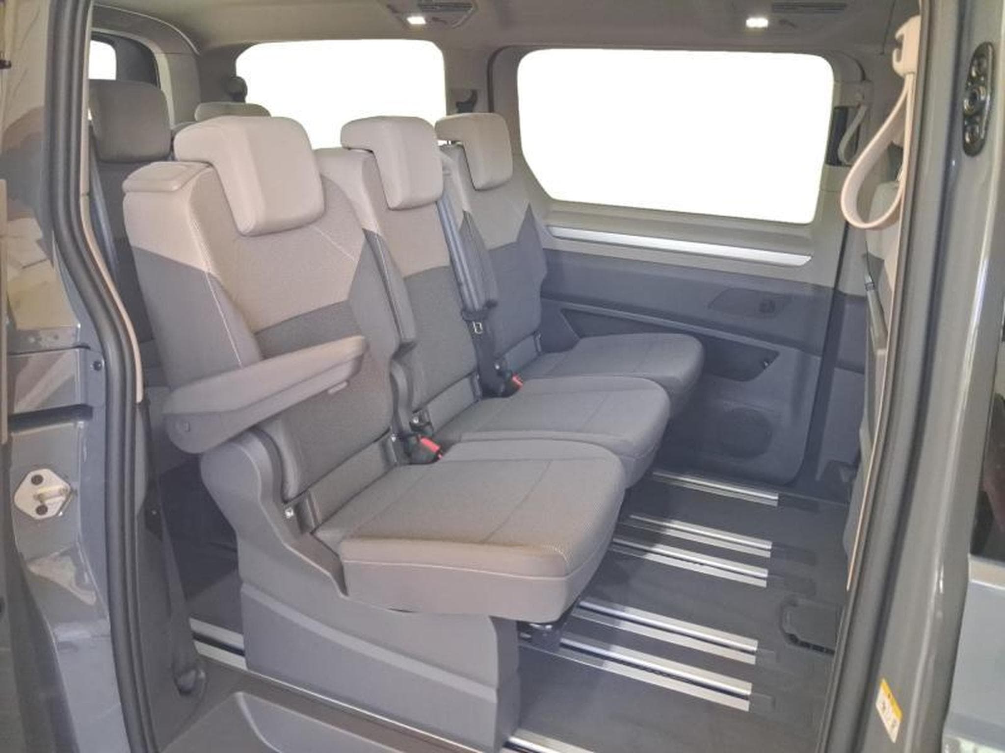 VW T7 Life LONG (2026) - Photo 14