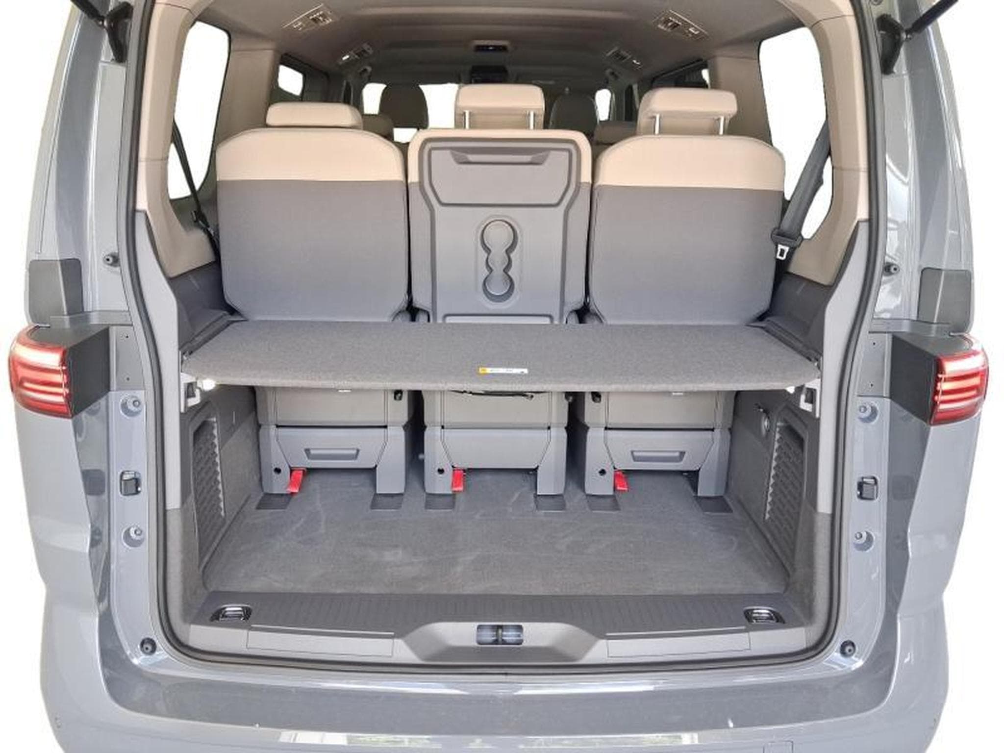 VW T7 Life LONG (2026) - Photo 16