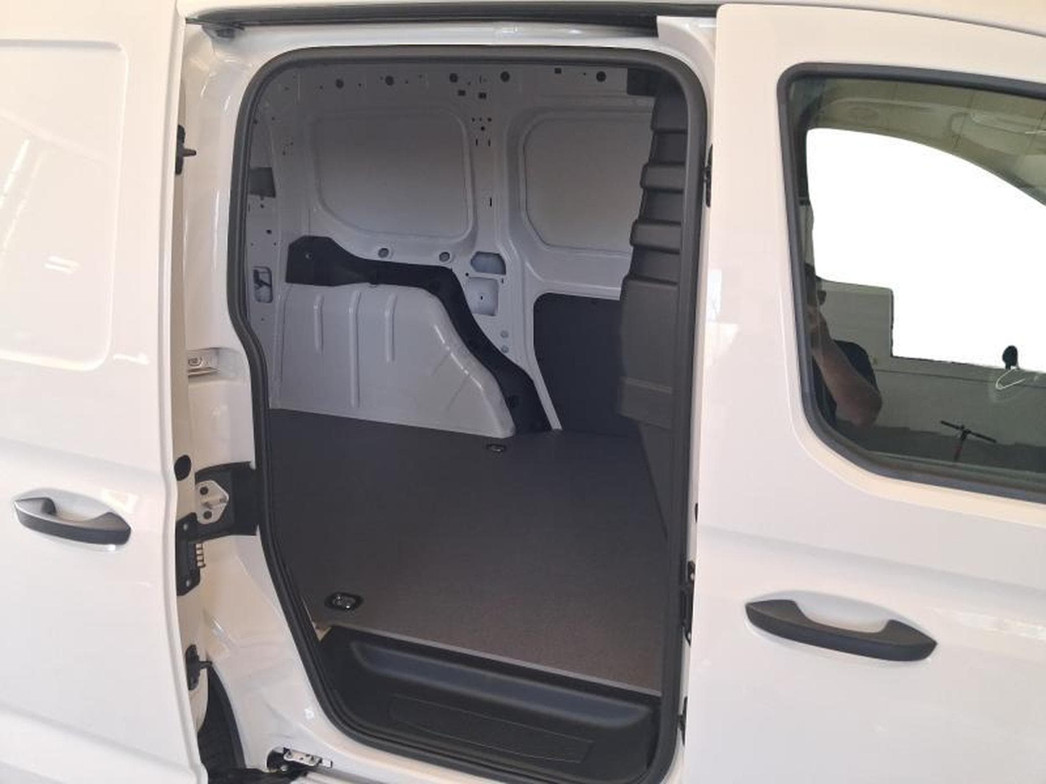 VW Caddy V Fourgon (2026) - Photo 13