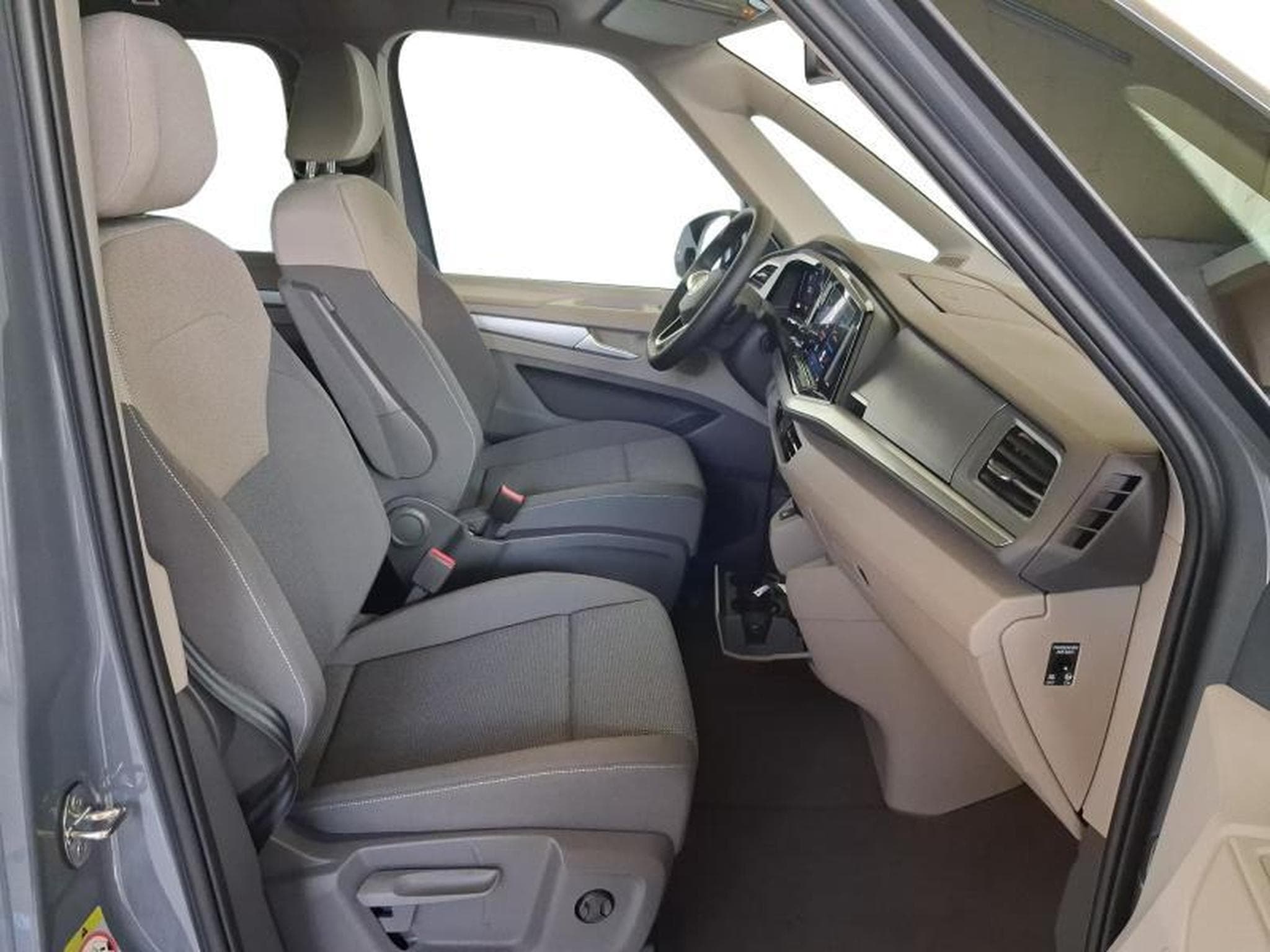 VW T7 Life LONG (2026) - Photo 13
