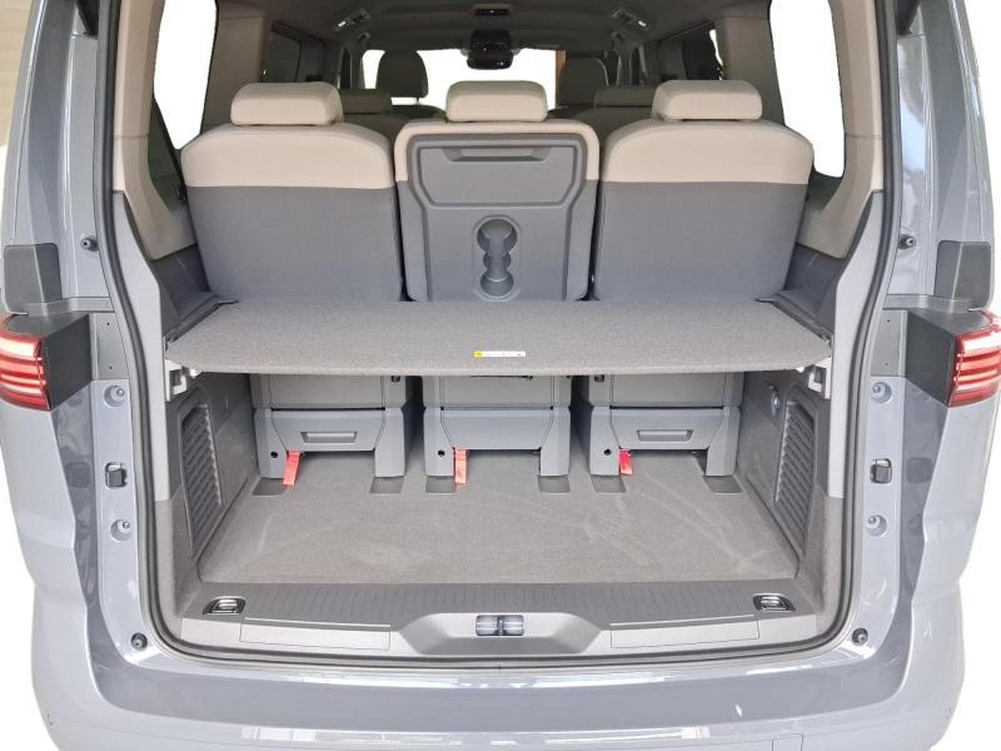 VW T7 Life LONG (2026) - Photo 16