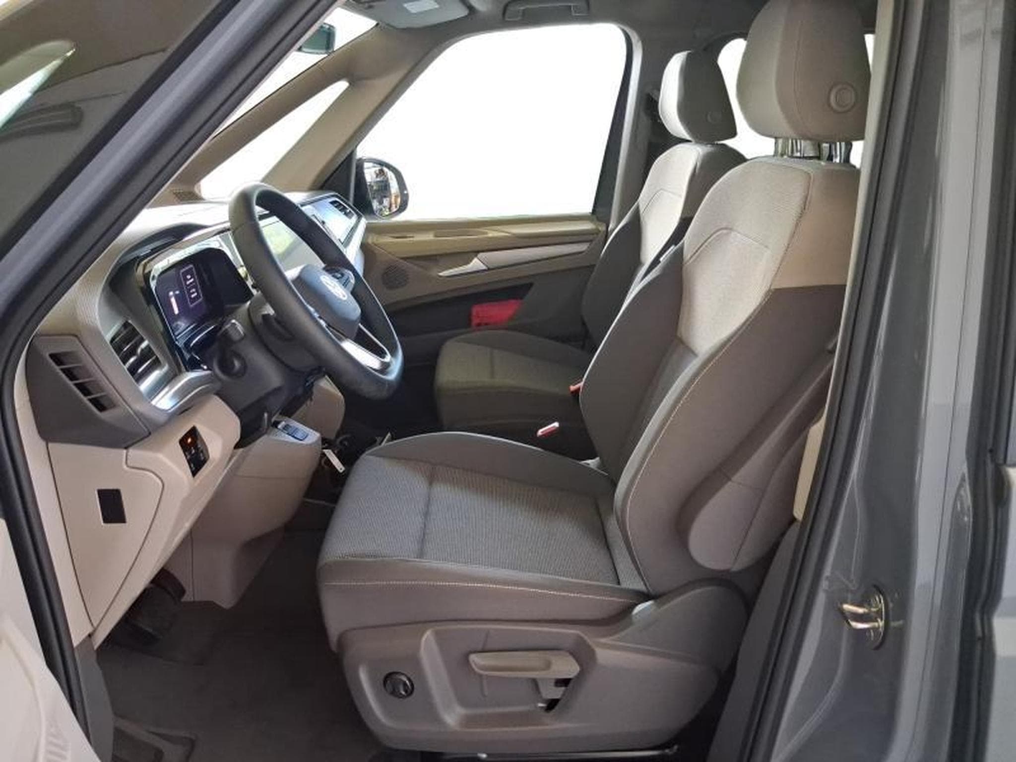VW T7 Life LONG (2026) - Photo 4