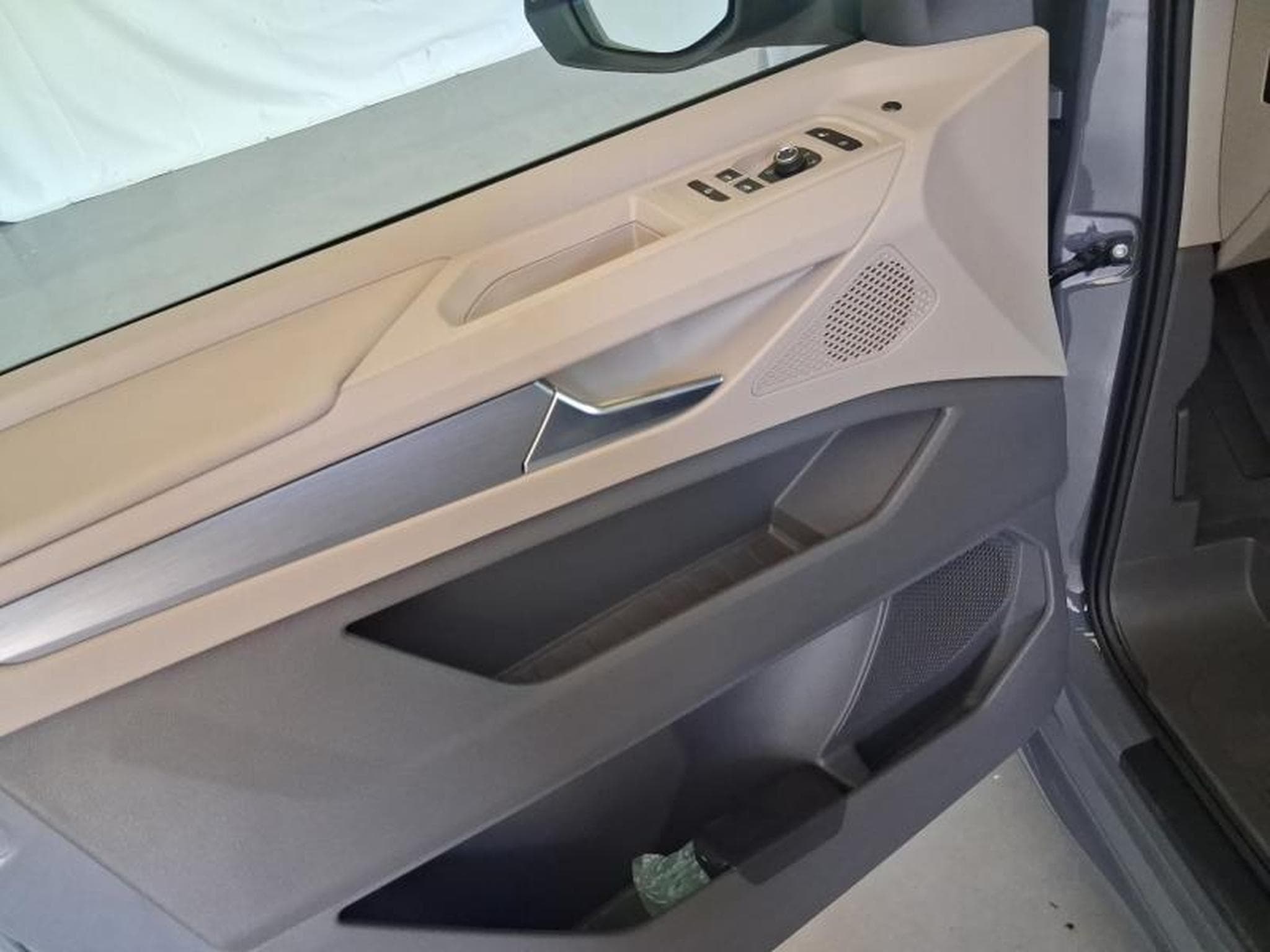 VW T7 Life LONG (2026) - Photo 9