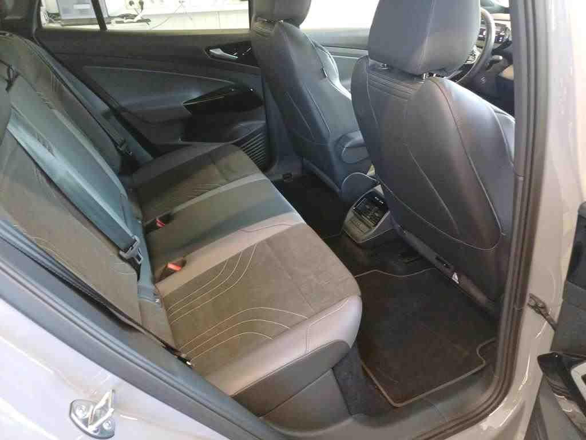 VW ID.4 Pro Performance (2024) - Foto 11