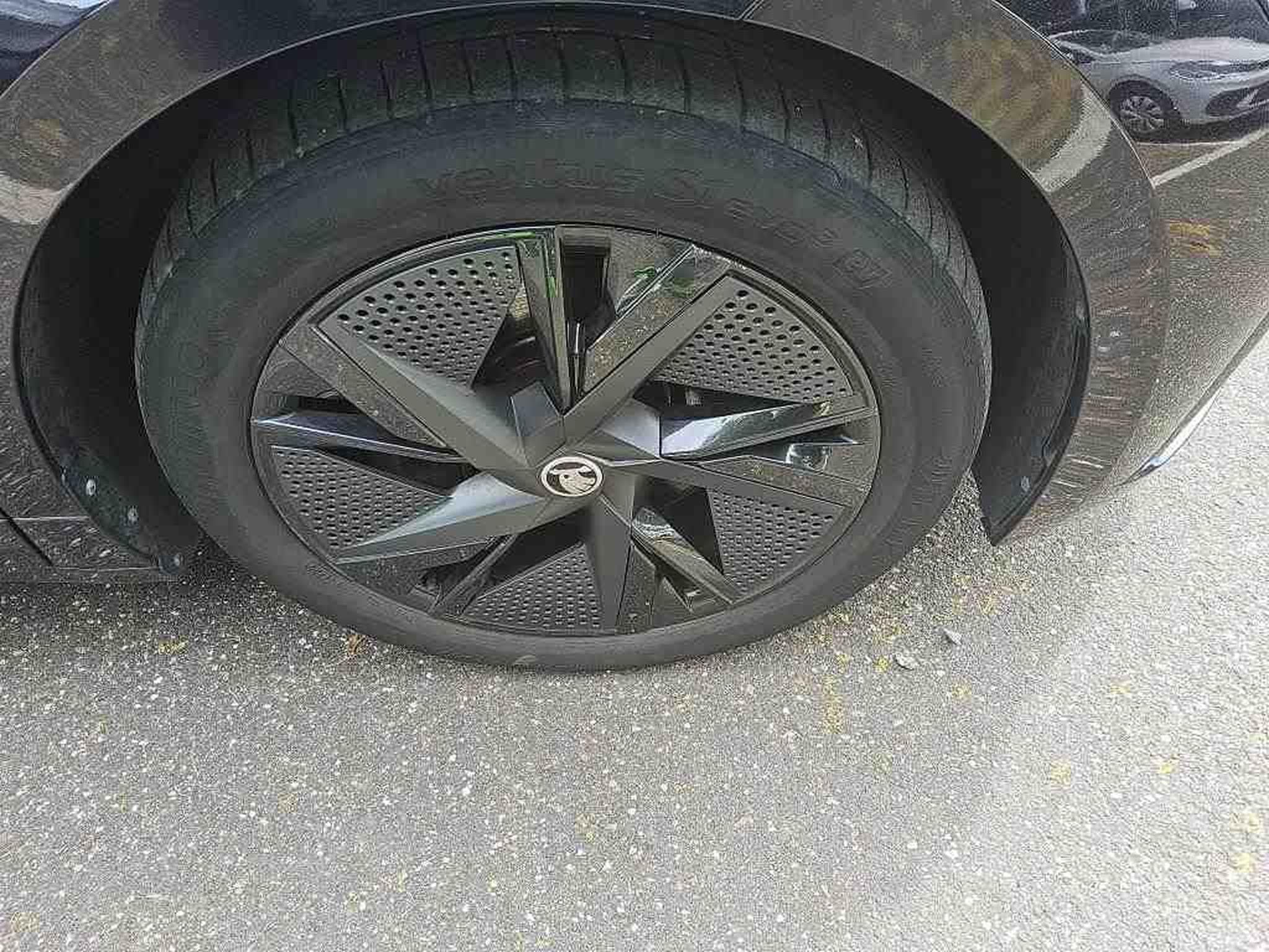 Skoda Enyaq IV RS (2023) - Foto 18