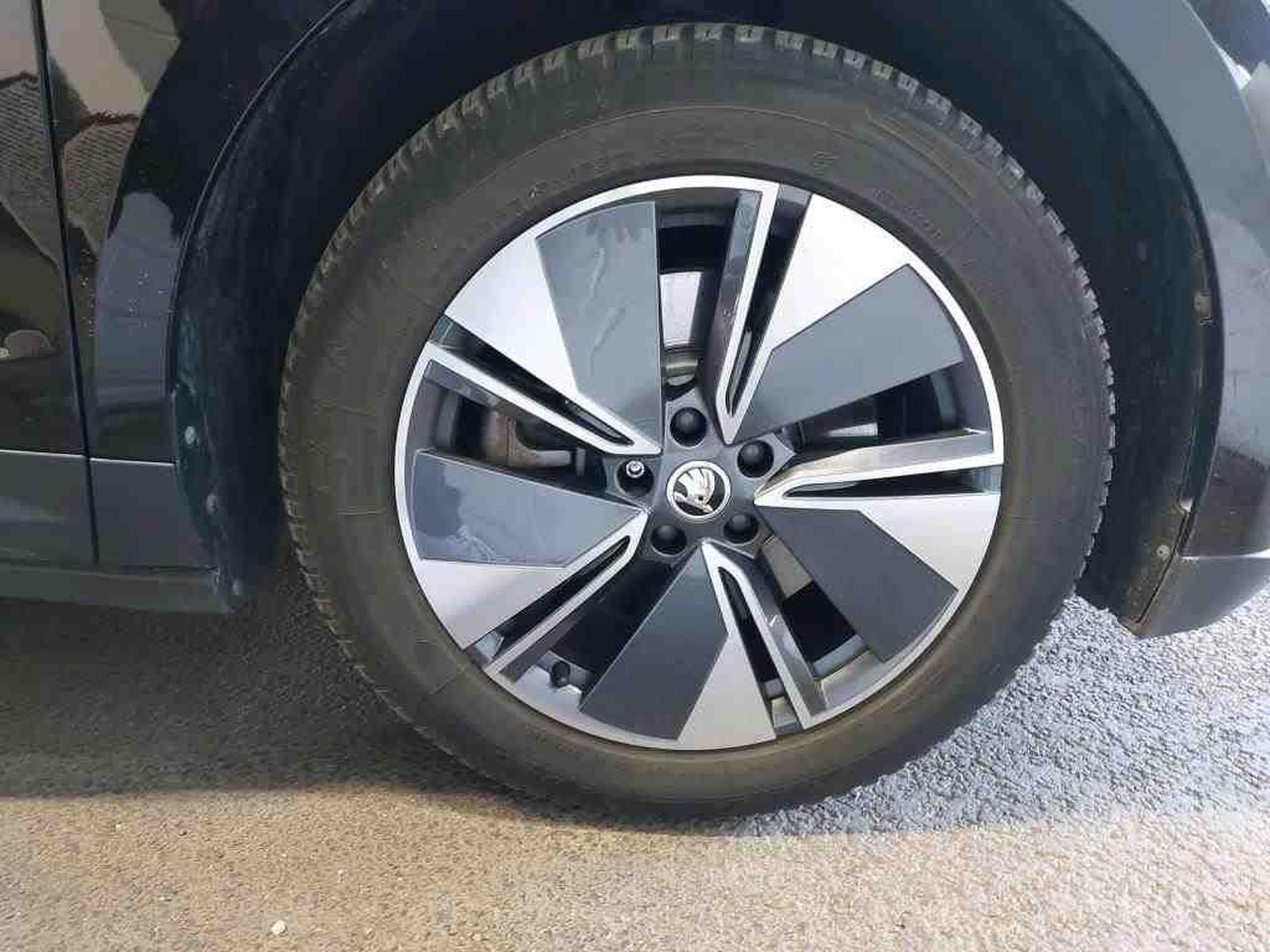 Skoda Enyaq 85X AWD (2025) - Foto 10