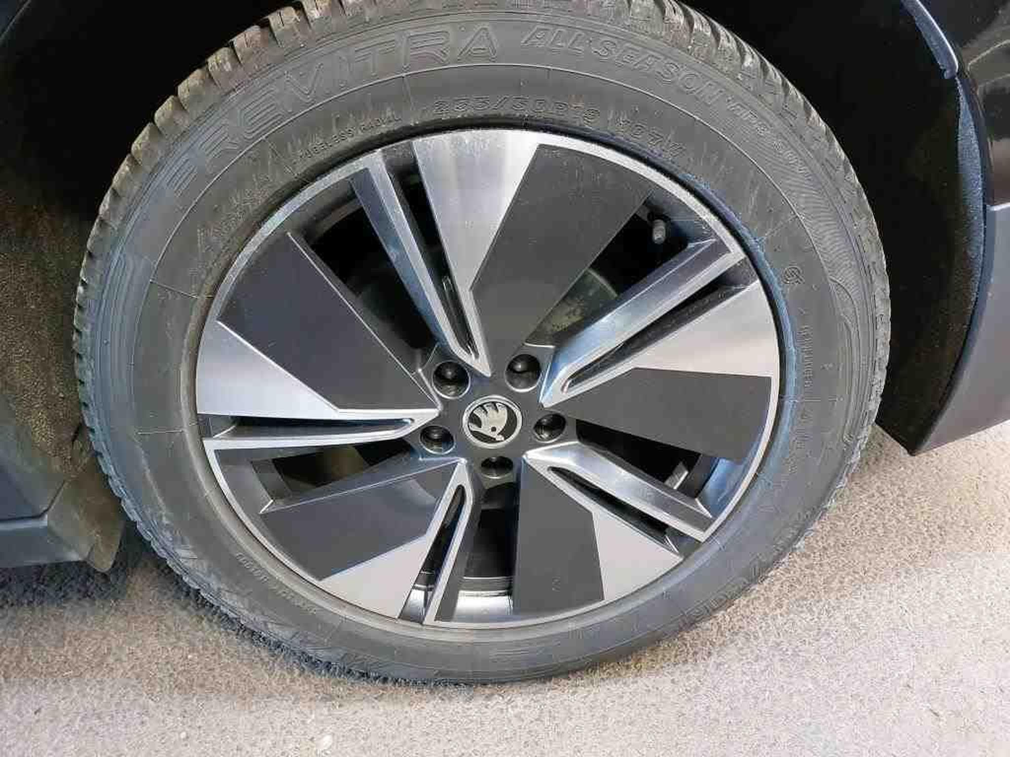 Skoda Enyaq 85X AWD (2025) - Foto 11