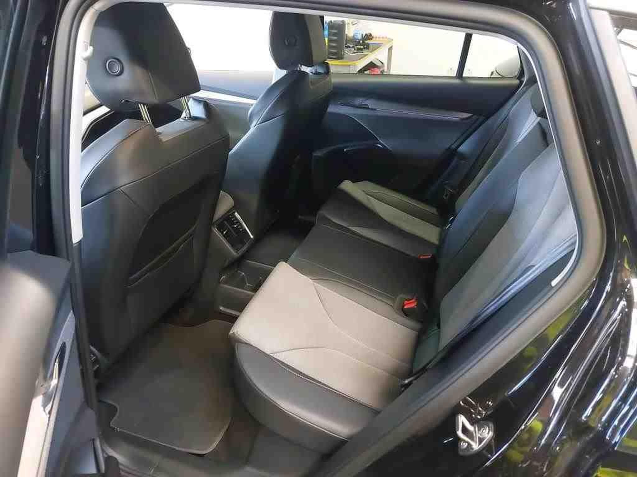 Skoda Enyaq 85X AWD (2025) - Foto 17