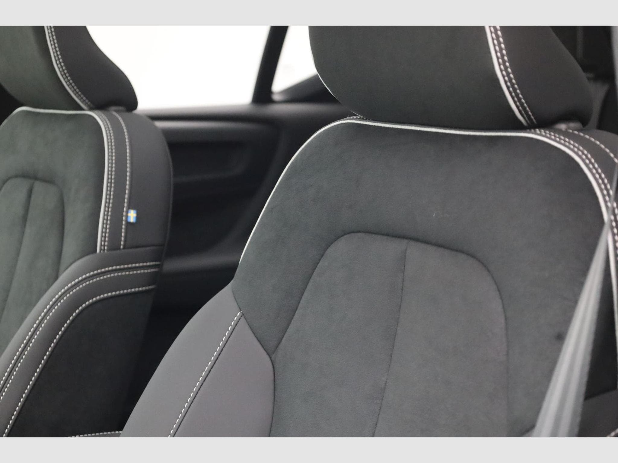 Volvo XC40 Black Edition Plus (2026) - Foto 16
