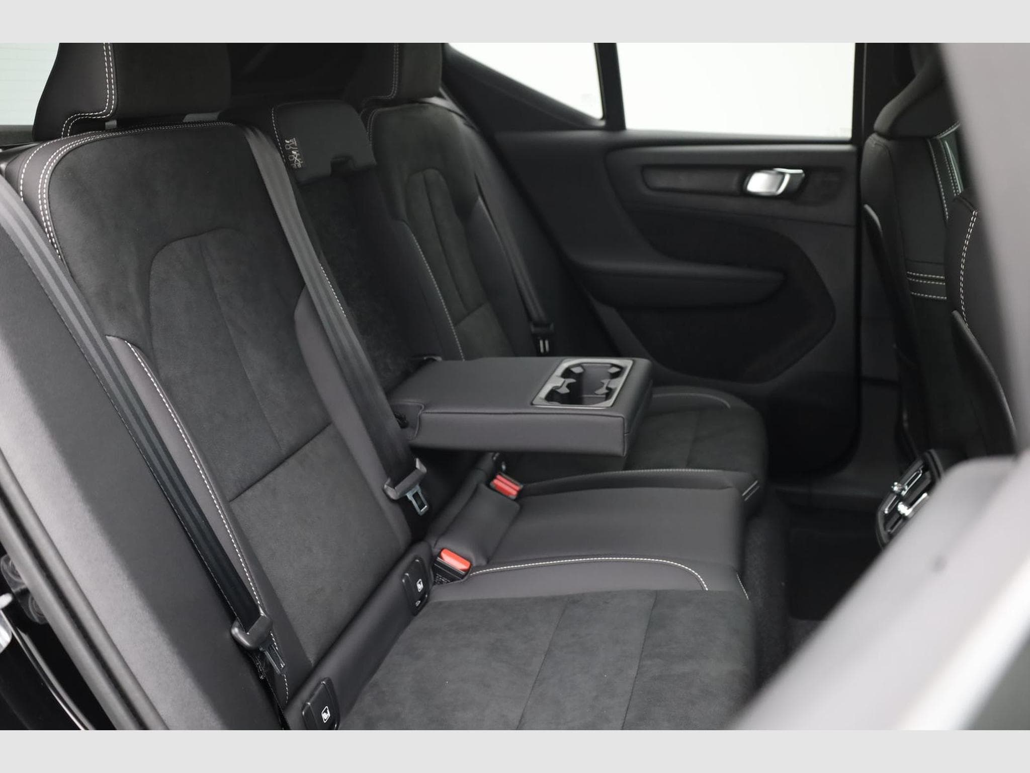 Volvo XC40 Black Edition Plus (2026) - Foto 18