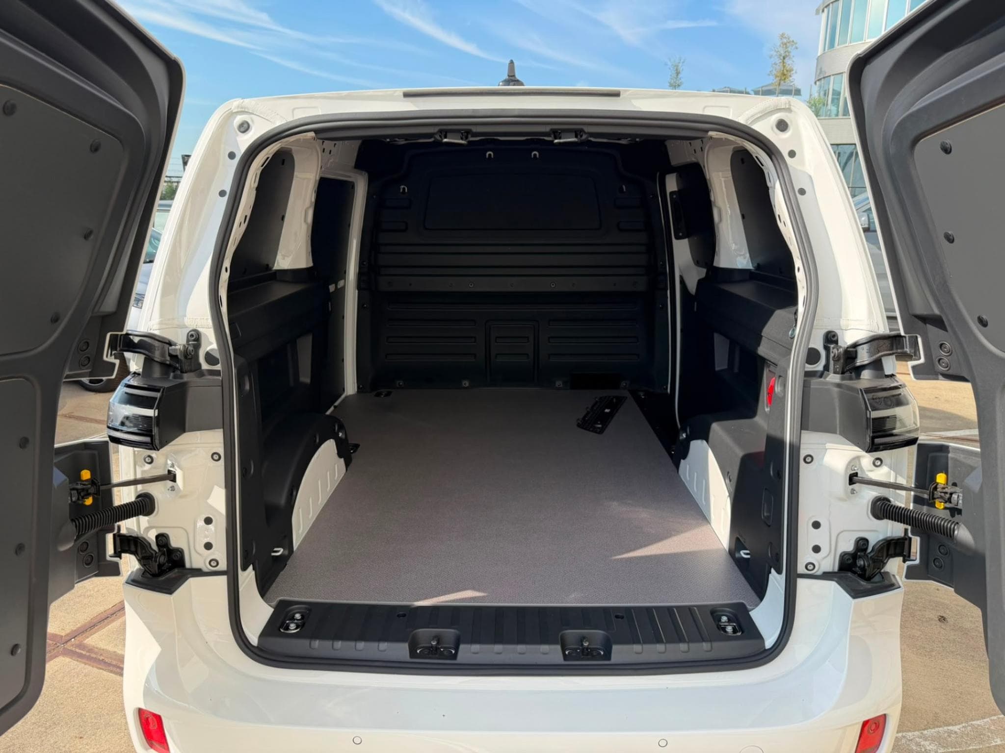 VW ID Buzz CARGO (2026) - Foto 10