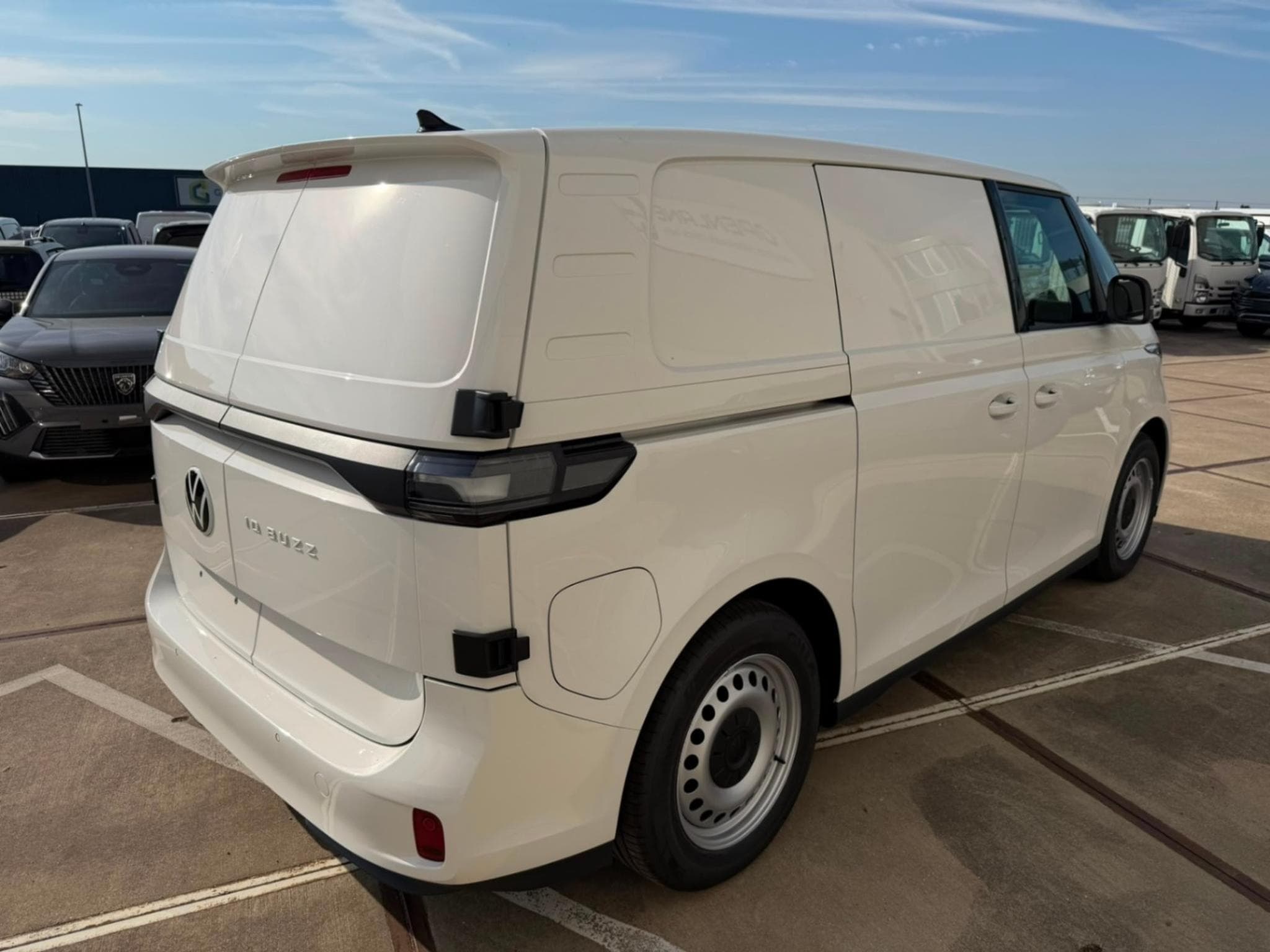 VW ID Buzz CARGO (2026) - Foto 4