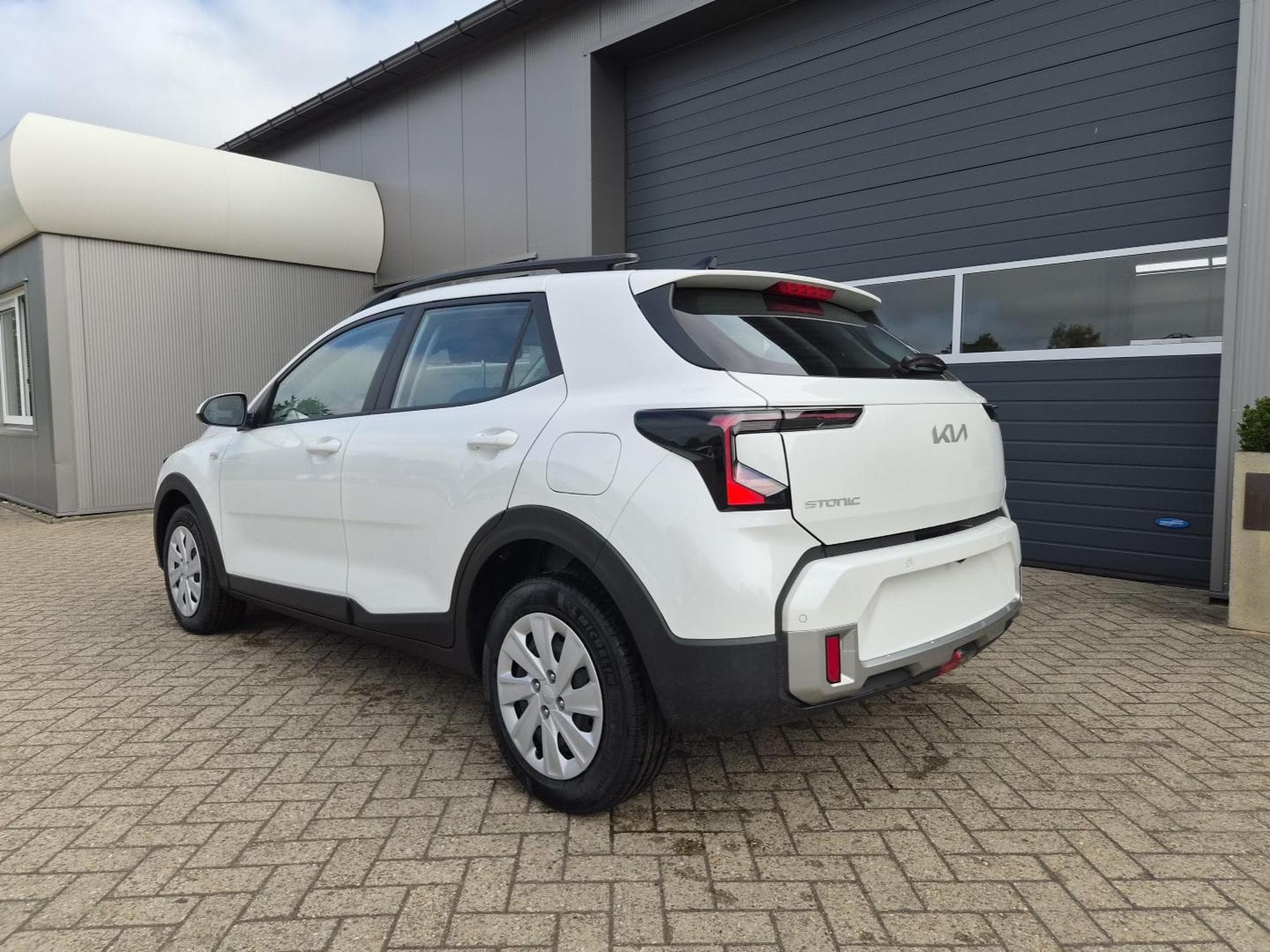 Kia Stonic Standard (2026) - Foto 3
