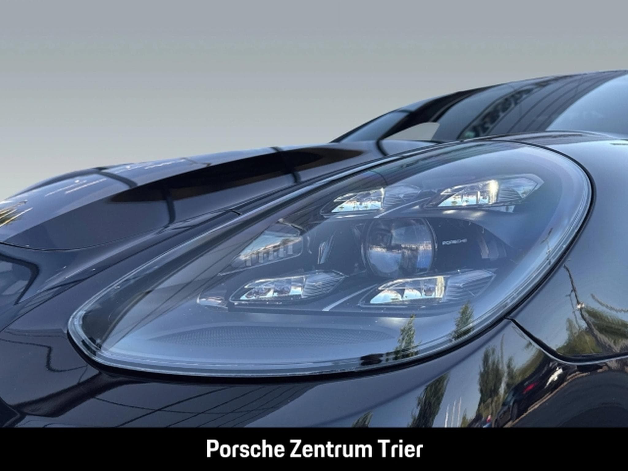Porsche Panamera E-Hybrid Sport Turismo (2023) - Photo 11