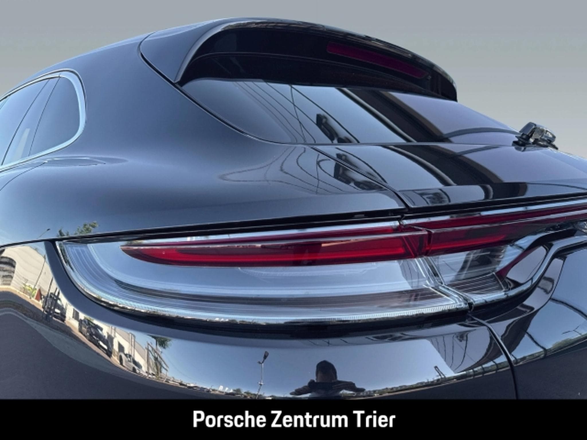 Porsche Panamera E-Hybrid Sport Turismo (2023) - Photo 12