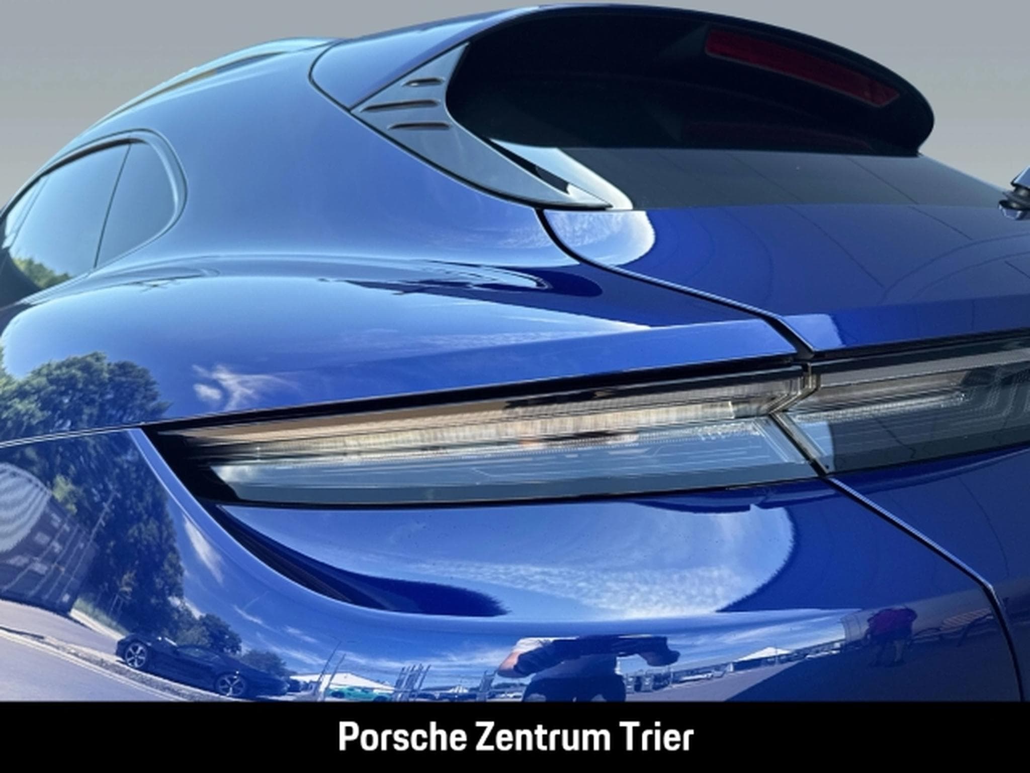 Porsche Taycan Sport Turismo (2023) - Photo 12