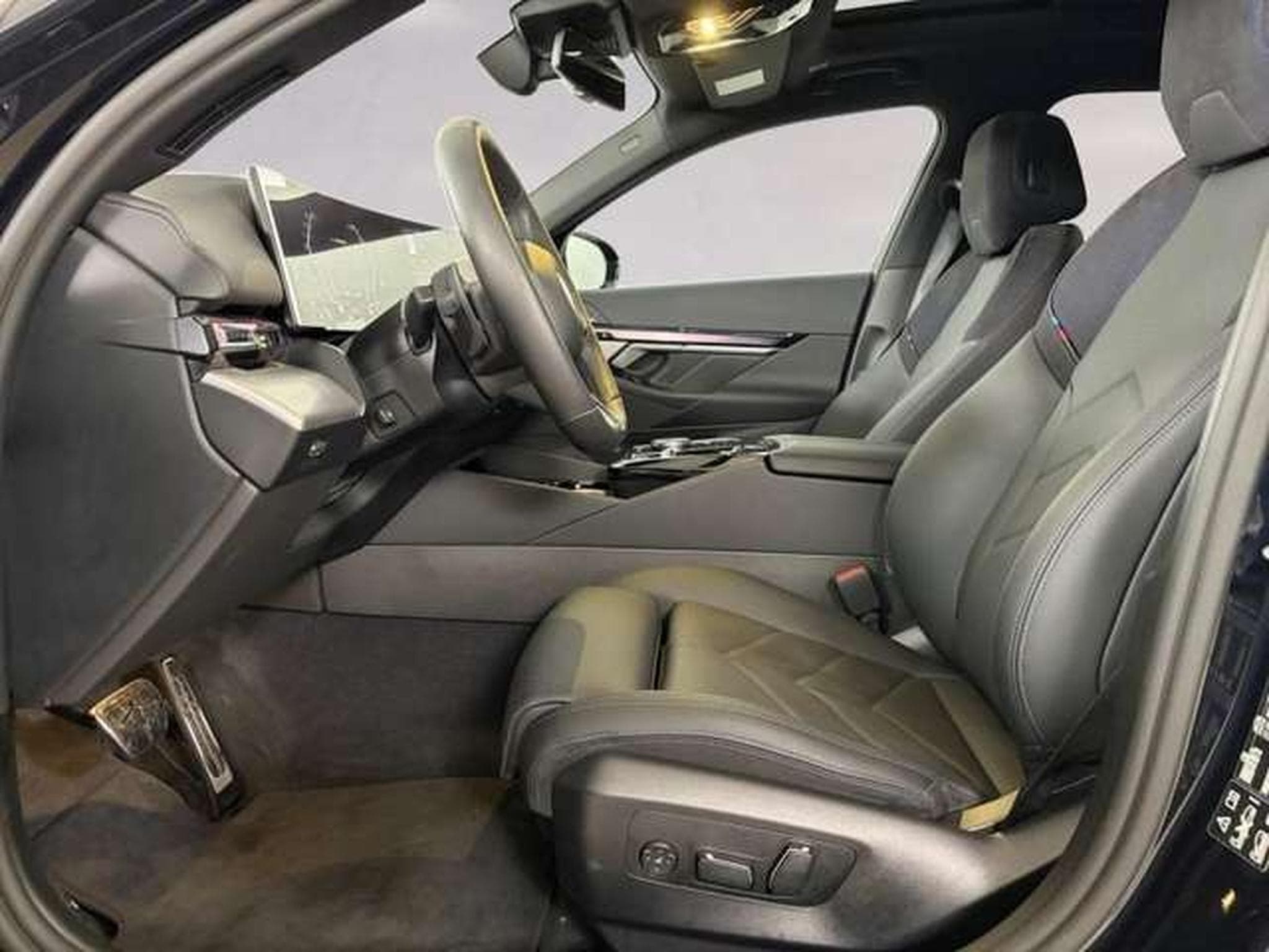 BMW 520 d M Sportpaket Head-Up HK HiFi DAB LED RFK (2025) - Foto 9