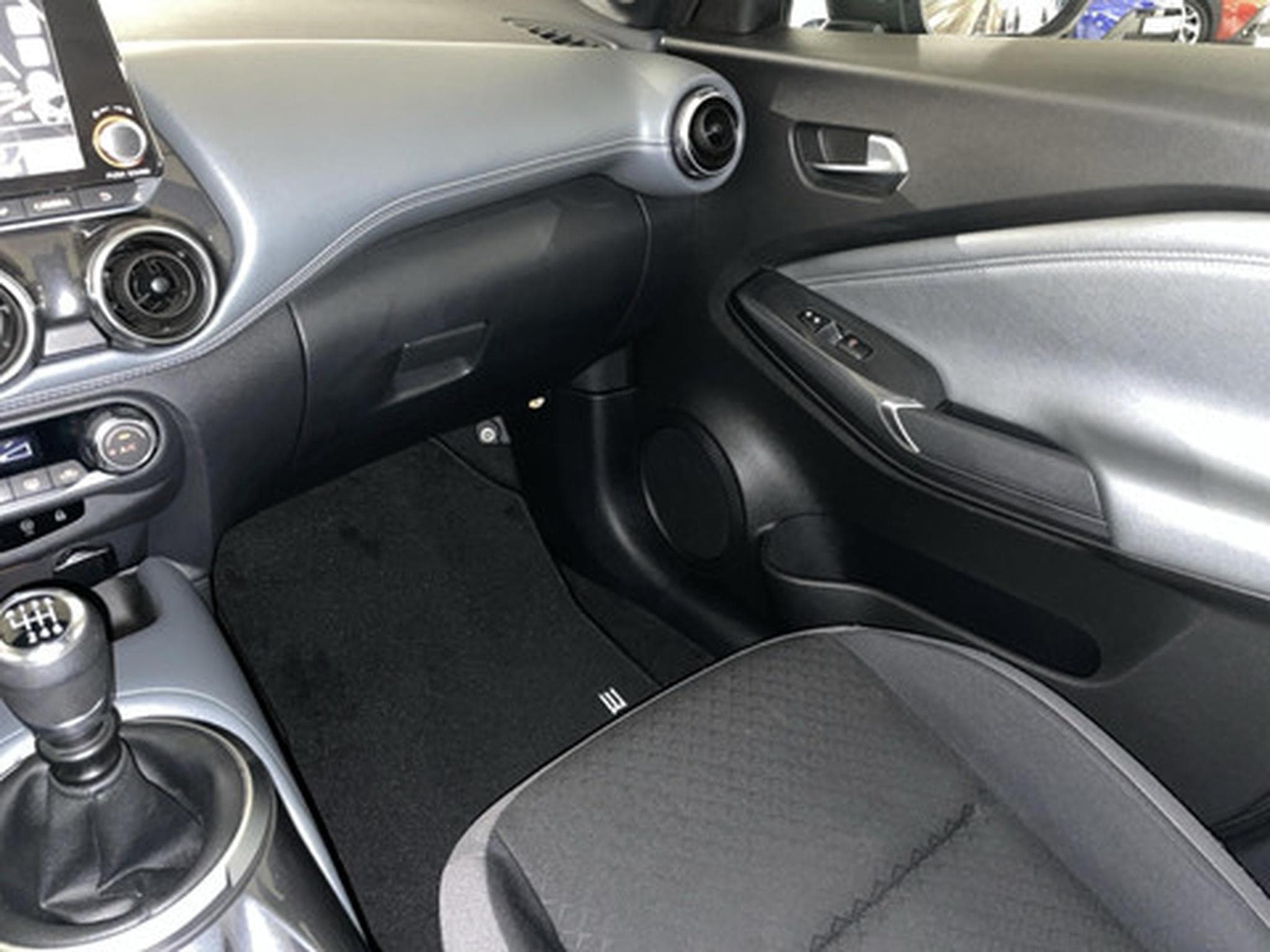 Nissan Juke 1.0 DIG-T N-CONNECTA (2019) - Foto 9