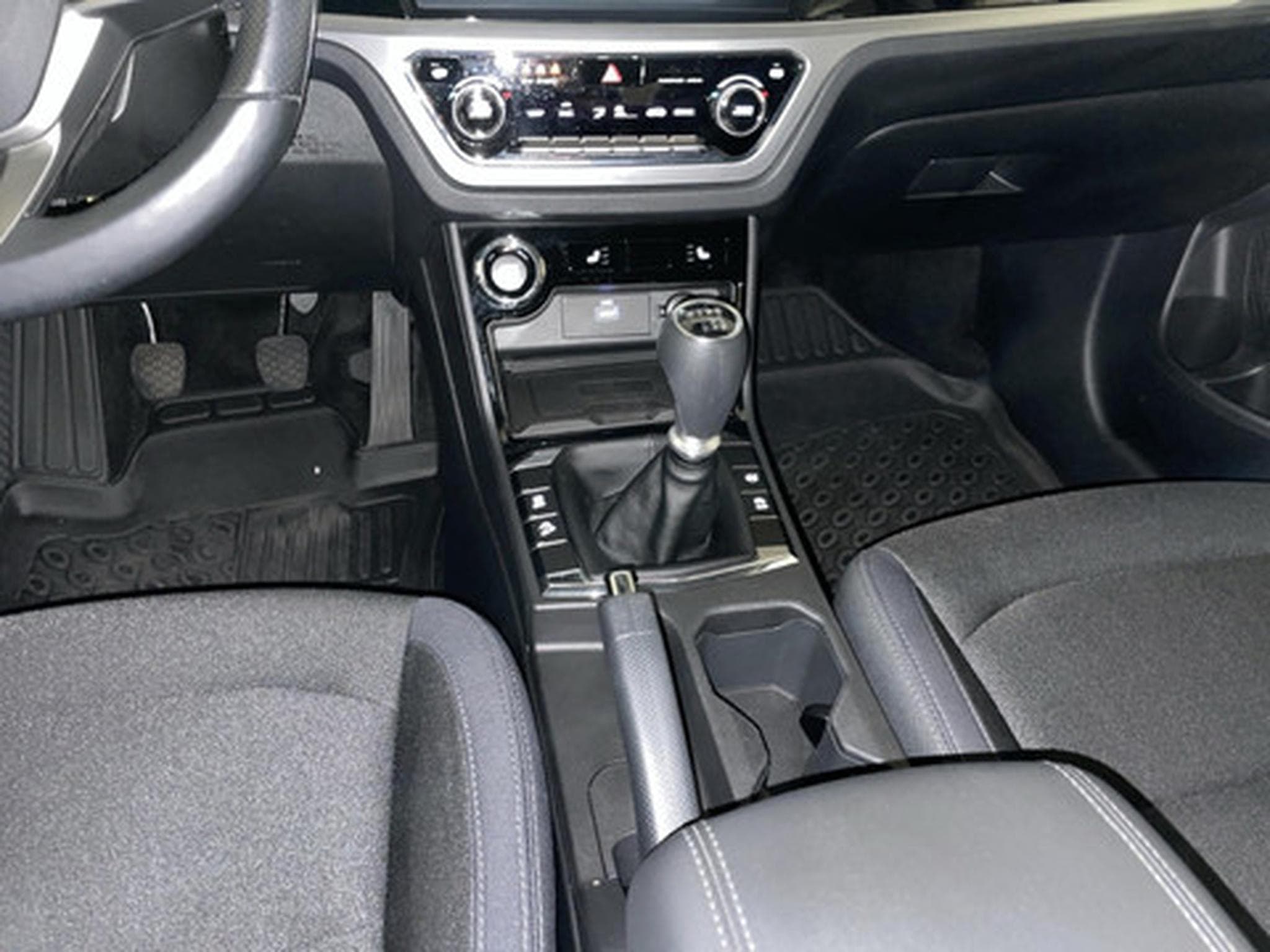 Ssangyong Korando 1.5 T-GDI 120kW Ruby (2023) - Foto 10