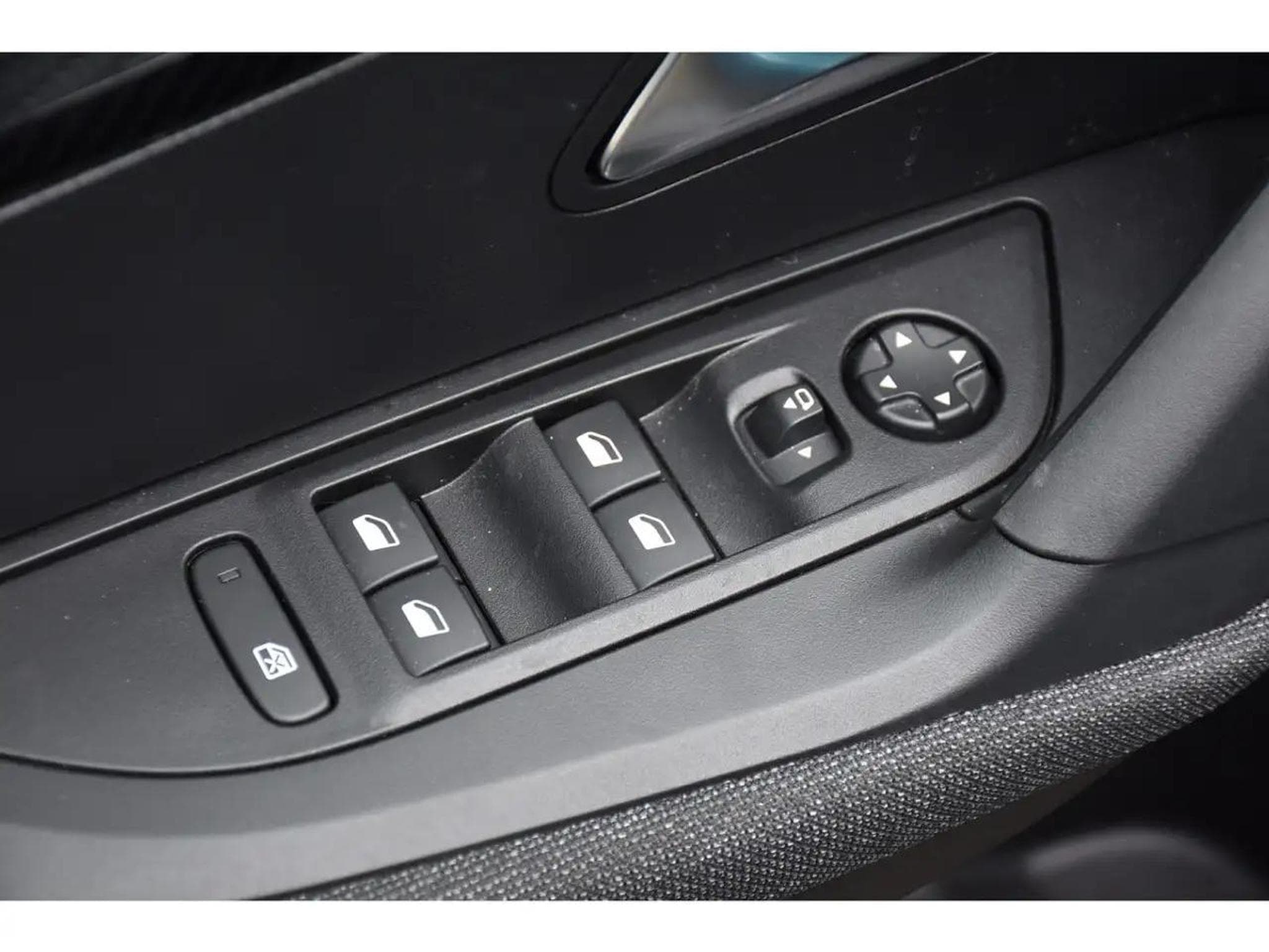 Peugeot 2008 (2025) - Photo 17