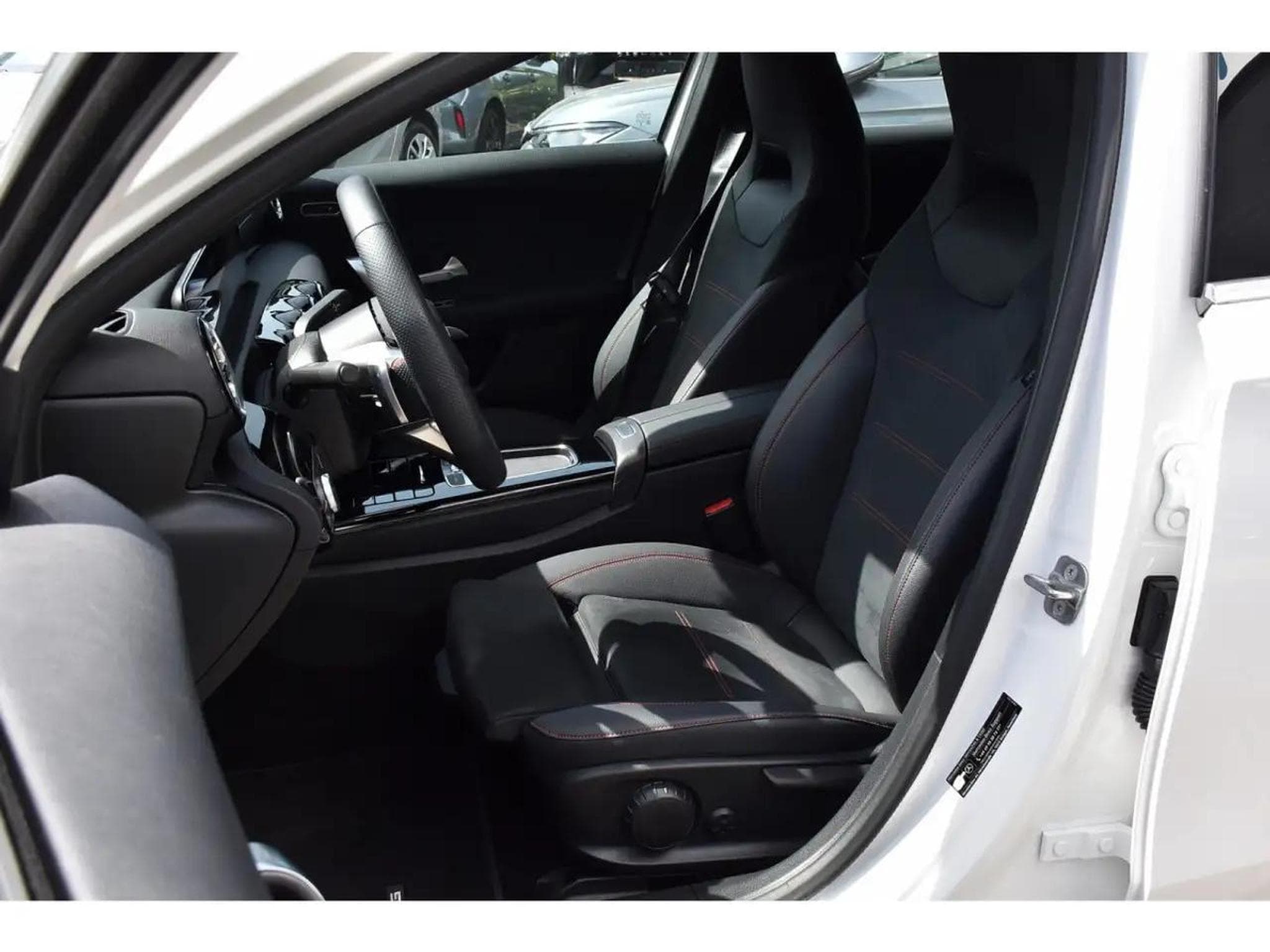 Mercedes GLA 200 (2025) - Photo 6