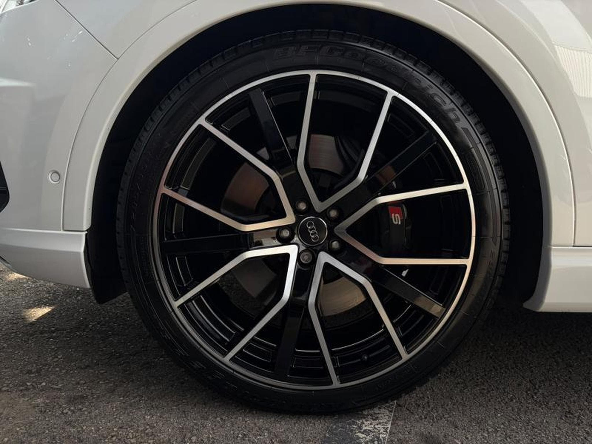 Audi SQ7 4.0d (2018) - Photo 5