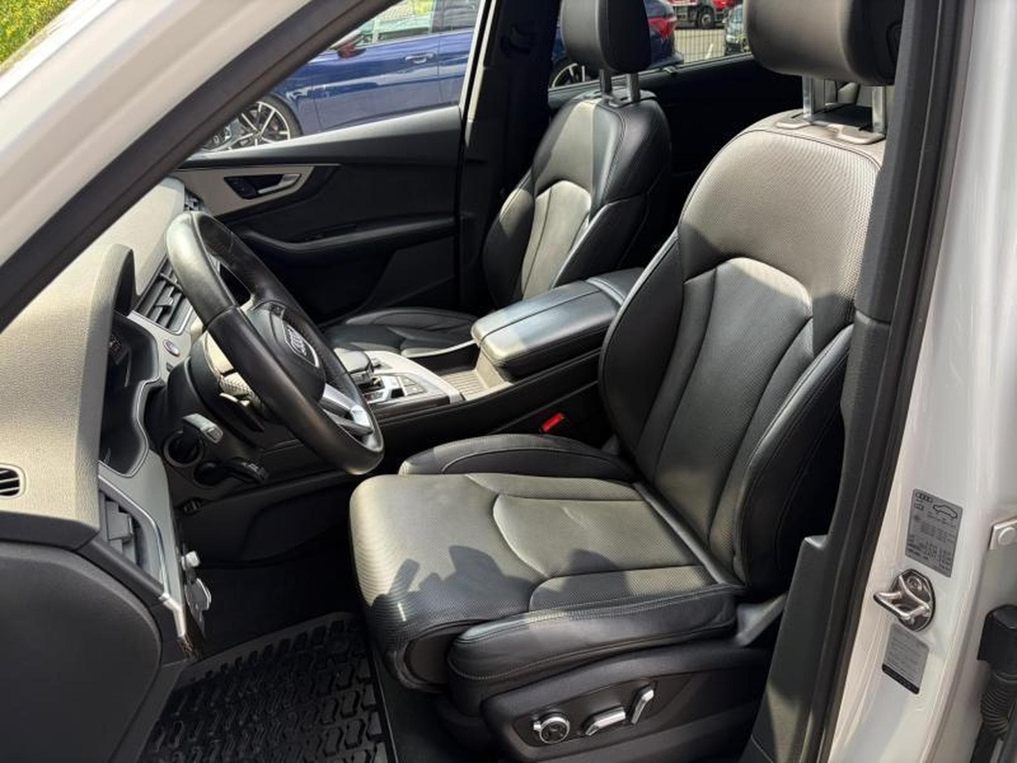 Audi SQ7 4.0d (2018) - Photo 8