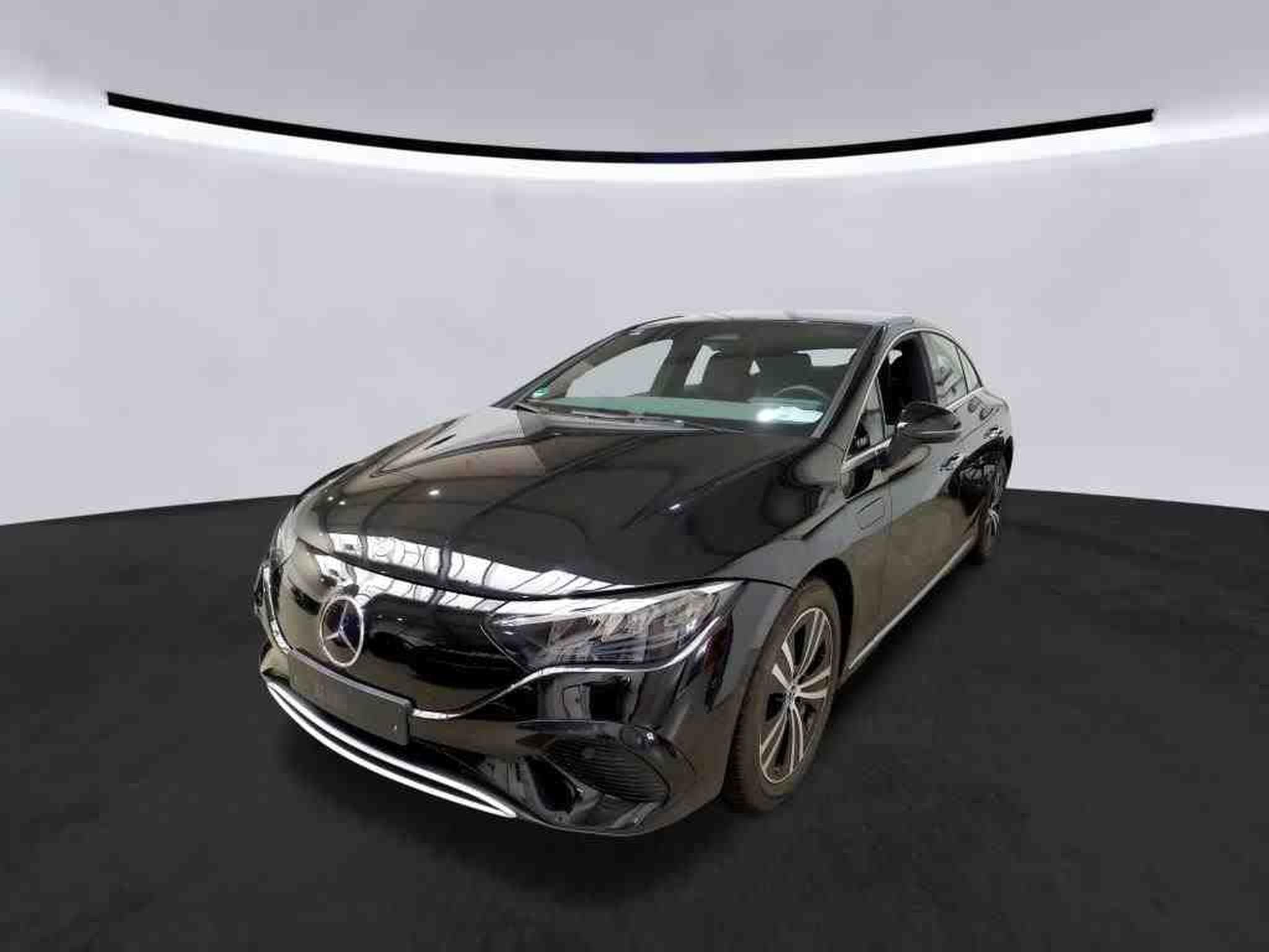 Mercedes EQE 300 Standard (2023) - Photo 1