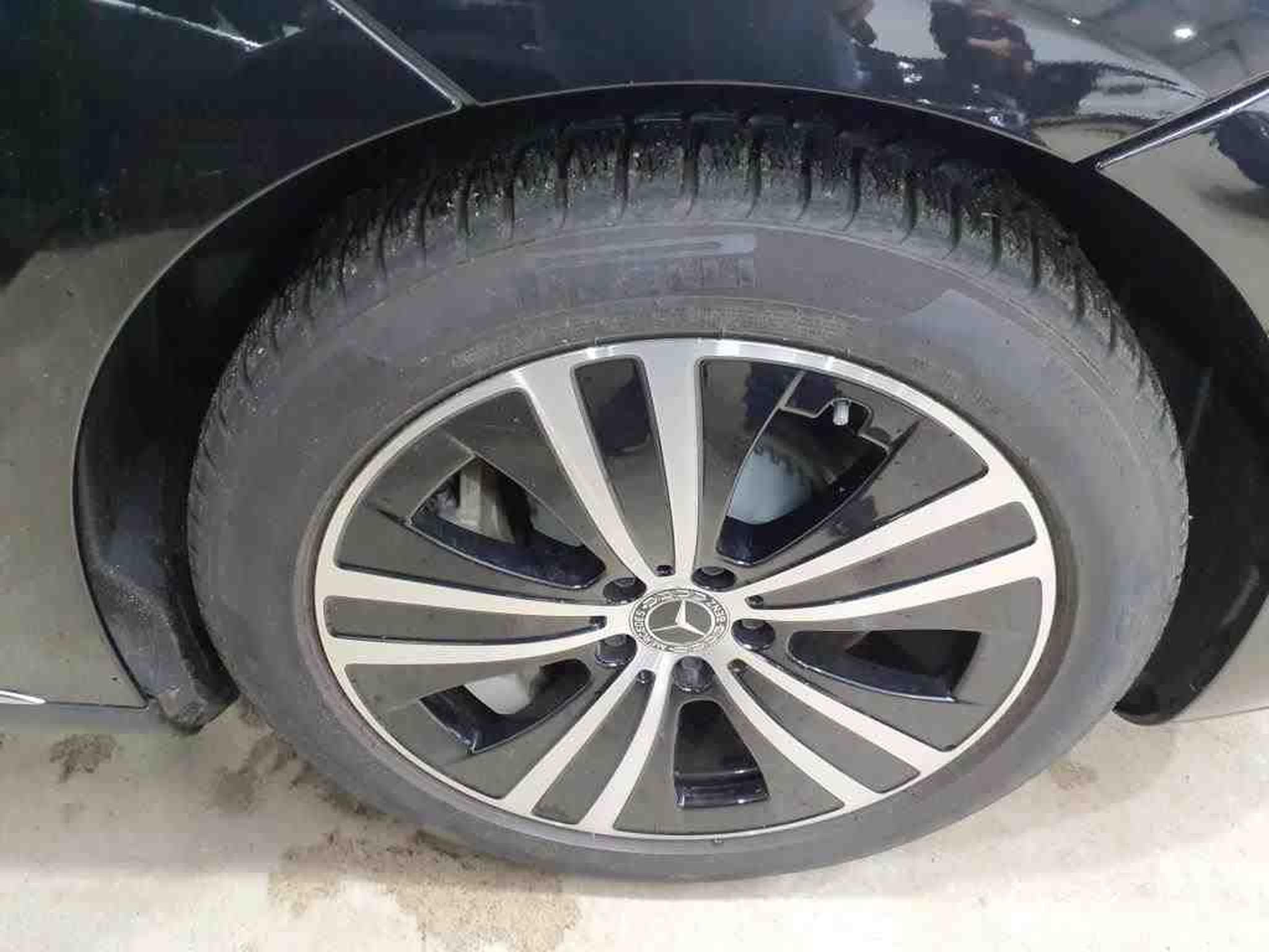 Mercedes EQE 300 Standard (2023) - Photo 13