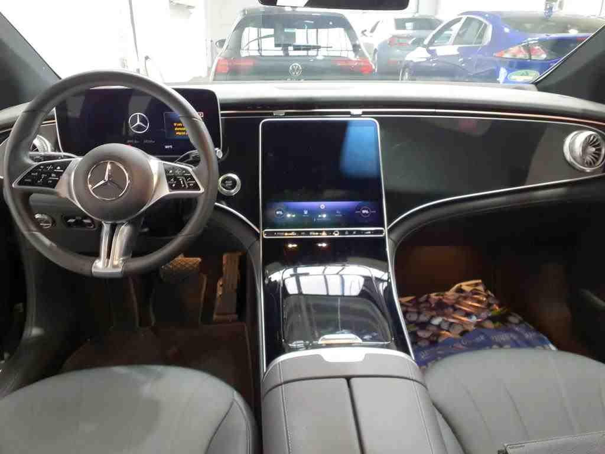 Mercedes EQE 300 Standard (2023) - Photo 16