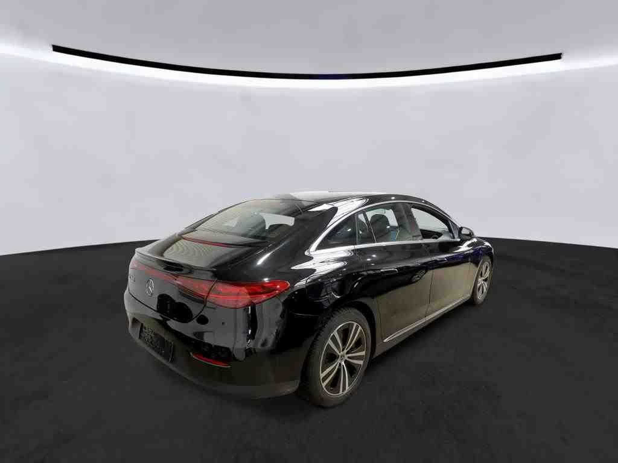 Mercedes EQE 300 Standard (2023) - Photo 2