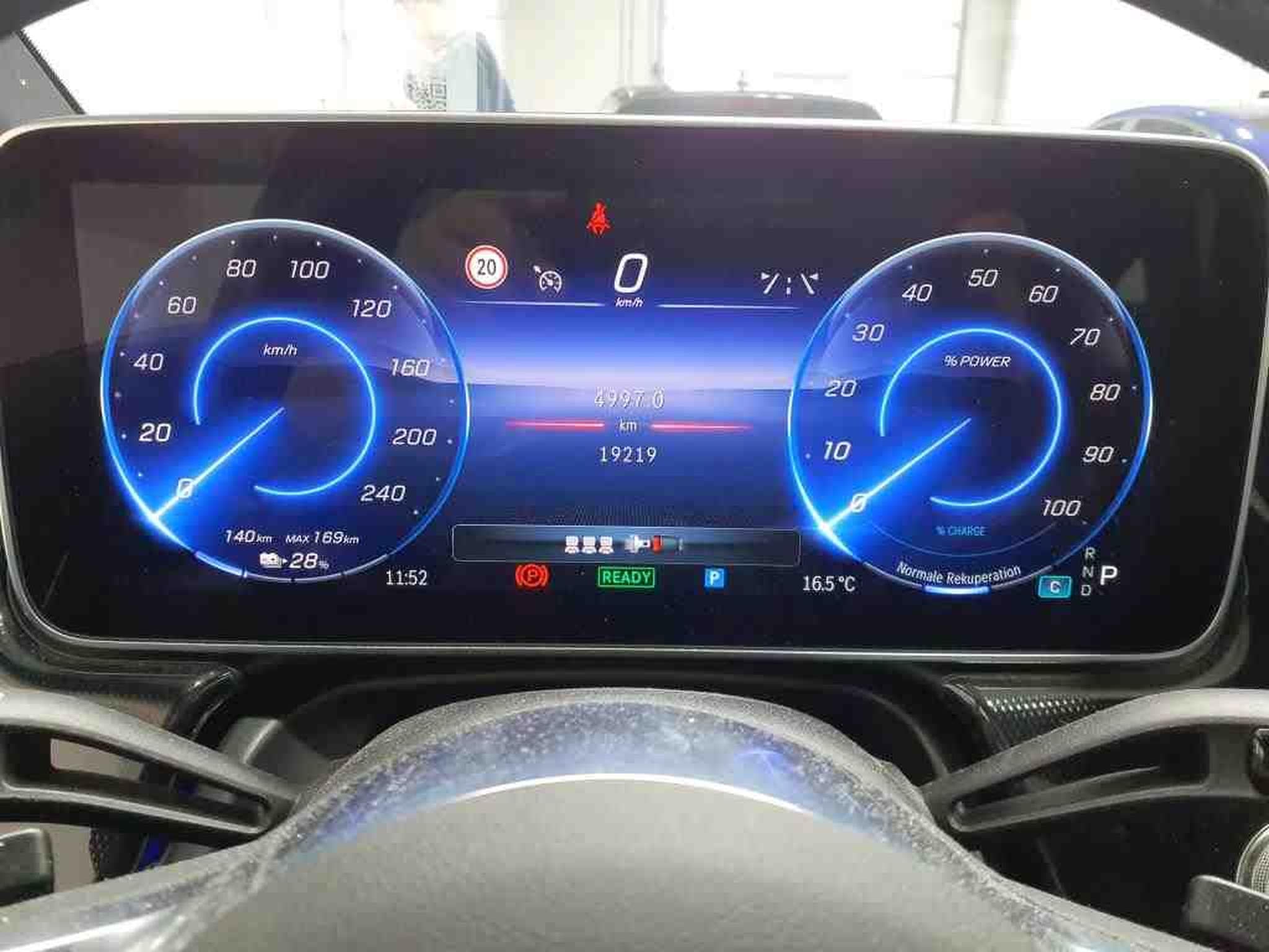 Mercedes EQE 300 Standard (2023) - Photo 7