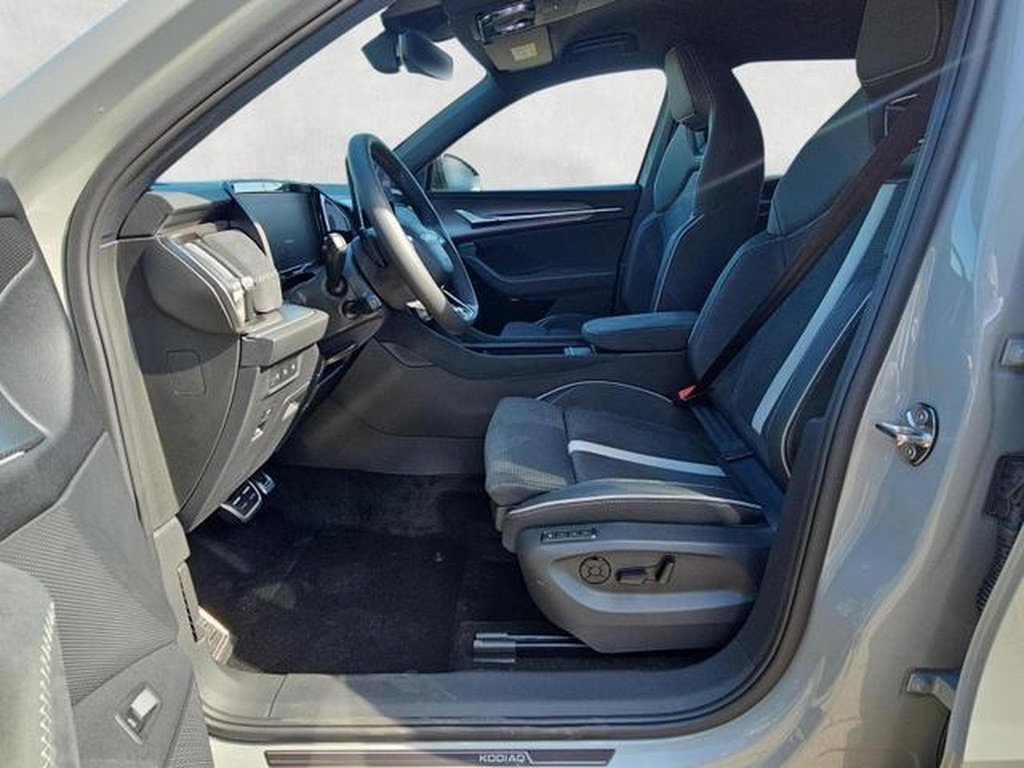 Skoda Kodiaq 2.0 TDI 142kW 4x4 Sportline (2026) - Photo 9