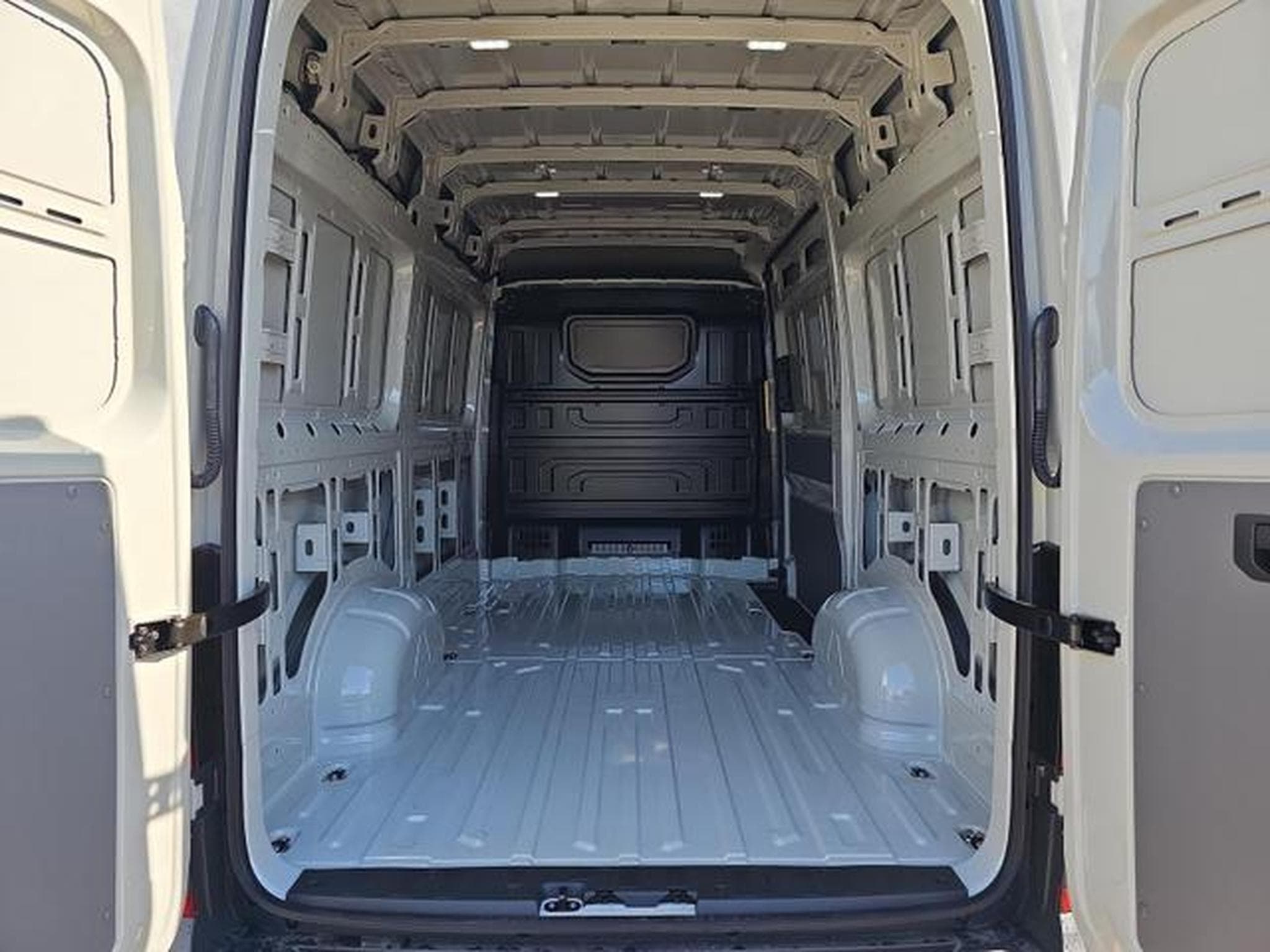 VW Crafter Kasten 35 mittellang Hochdach FWD (2026) - Foto 14