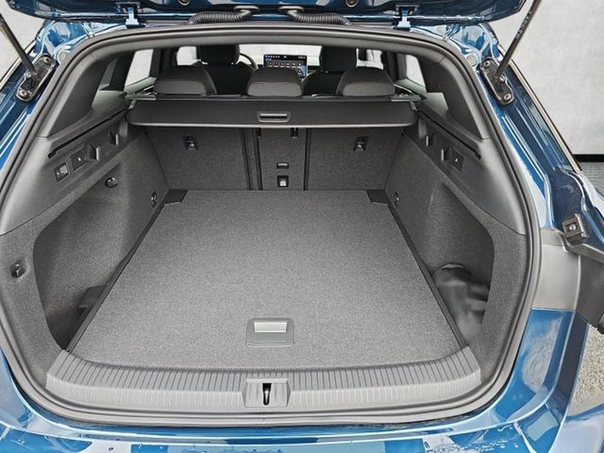 VW ID.7 Kombi Pro 210 kW (2026) - Photo 14