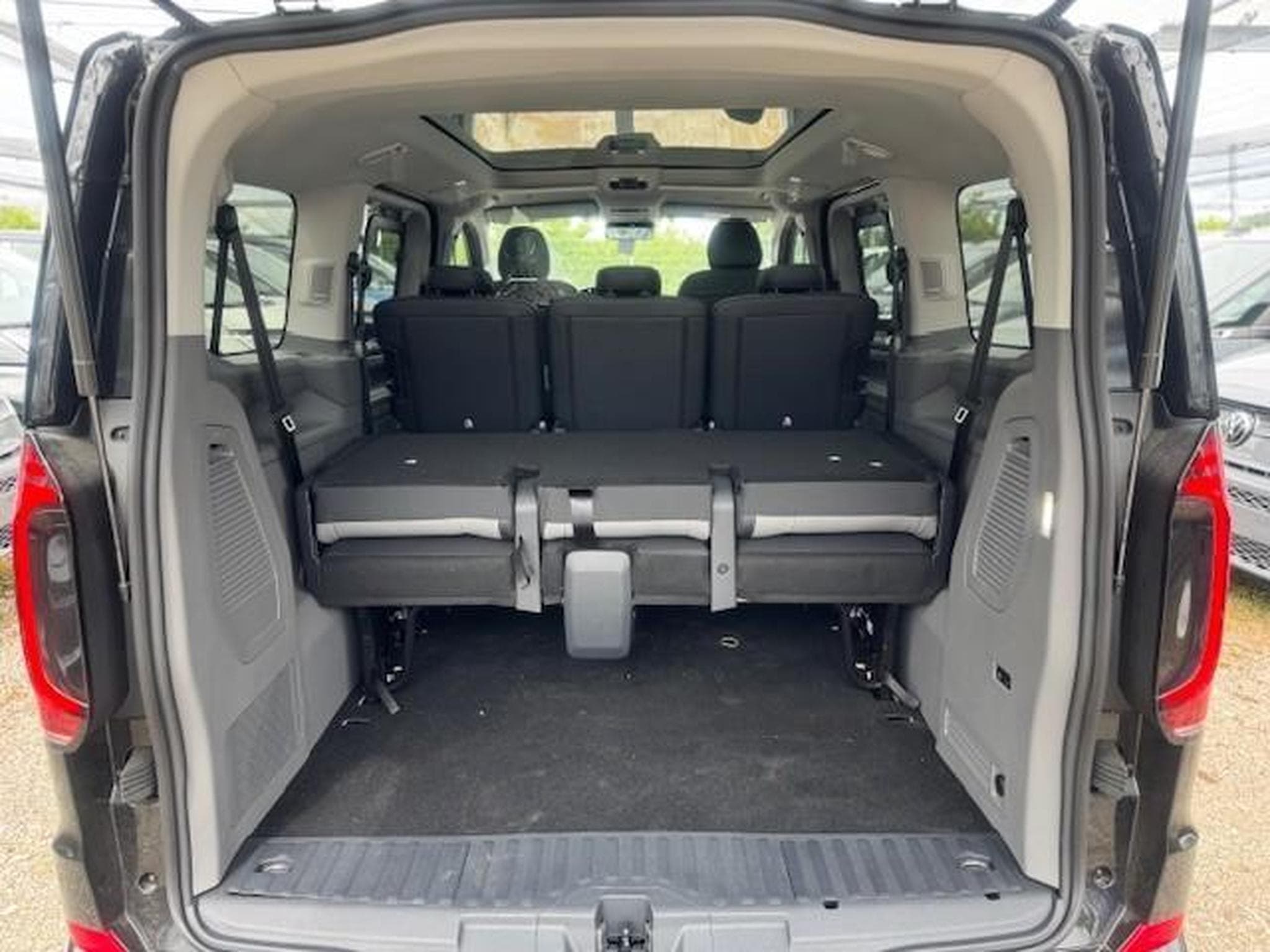 VW e-Caravelle BEV 160 kW Style RWD KR (2026) - Photo 10